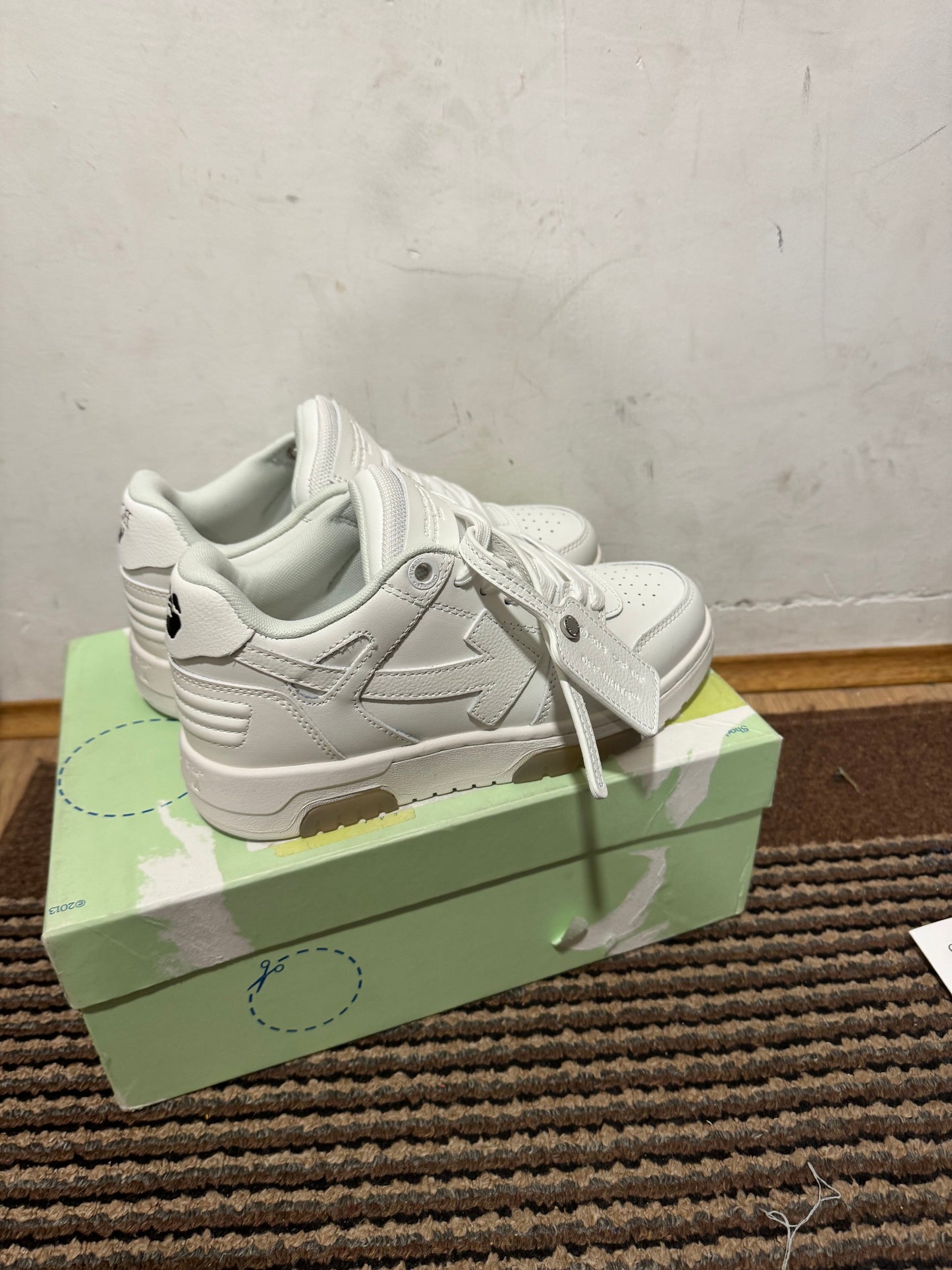 Off White Out of Office Broj 47(Odmah dostupno)