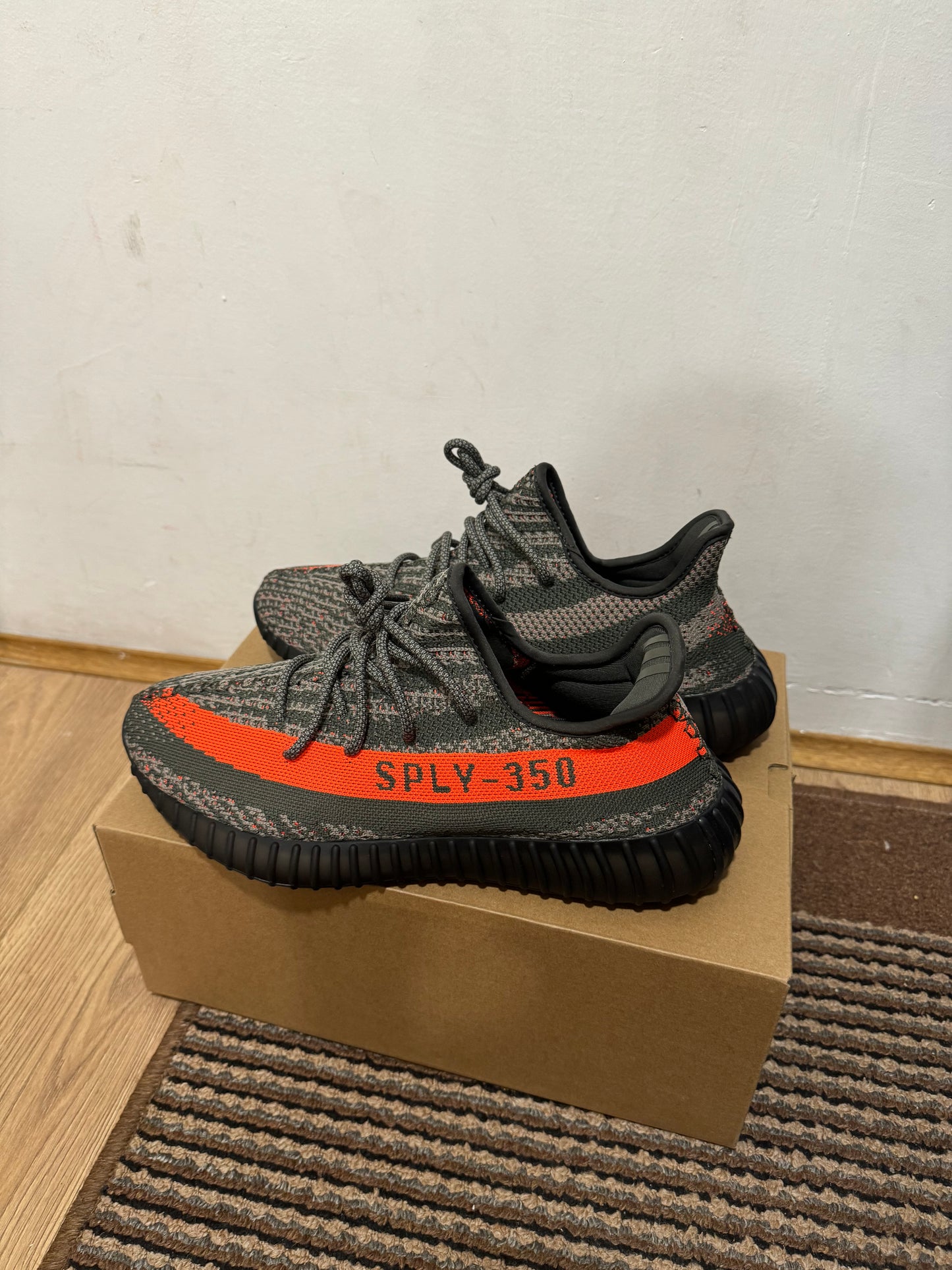 Yeezy 350 Carbon Beluga Broj 44(Odmah Dostupno)