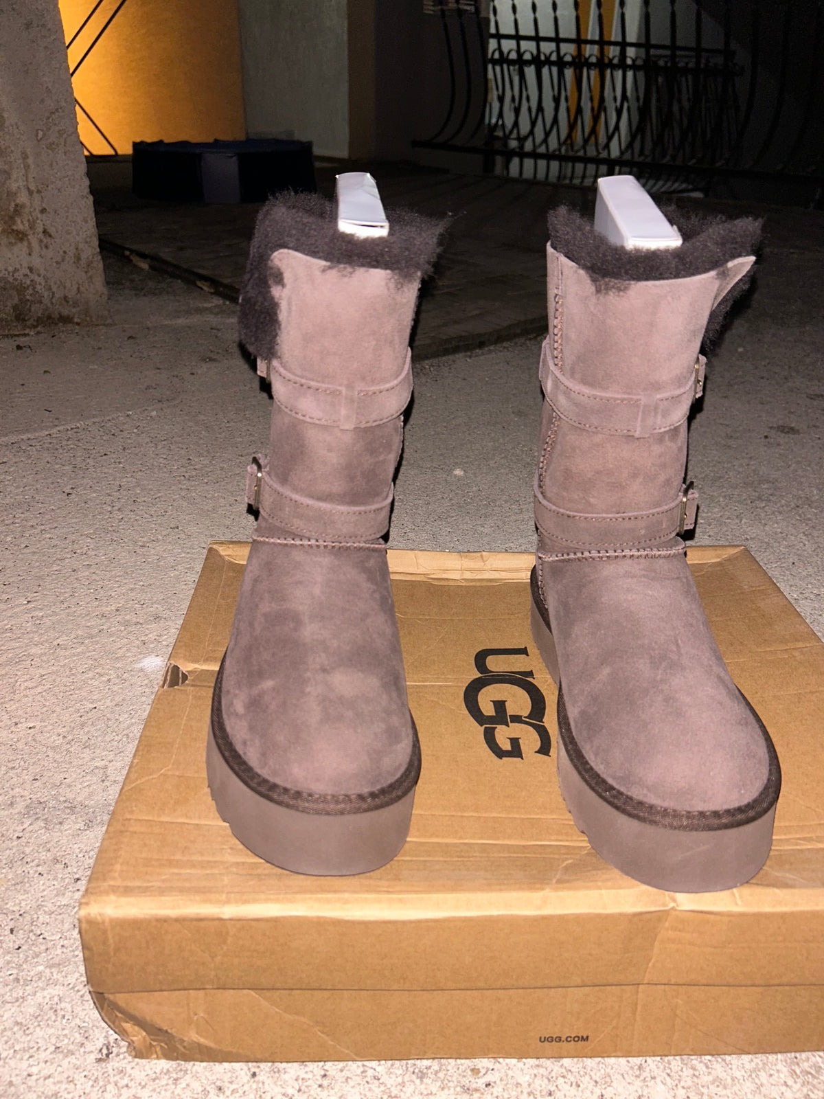 UGG 41 (odmah dostupno)