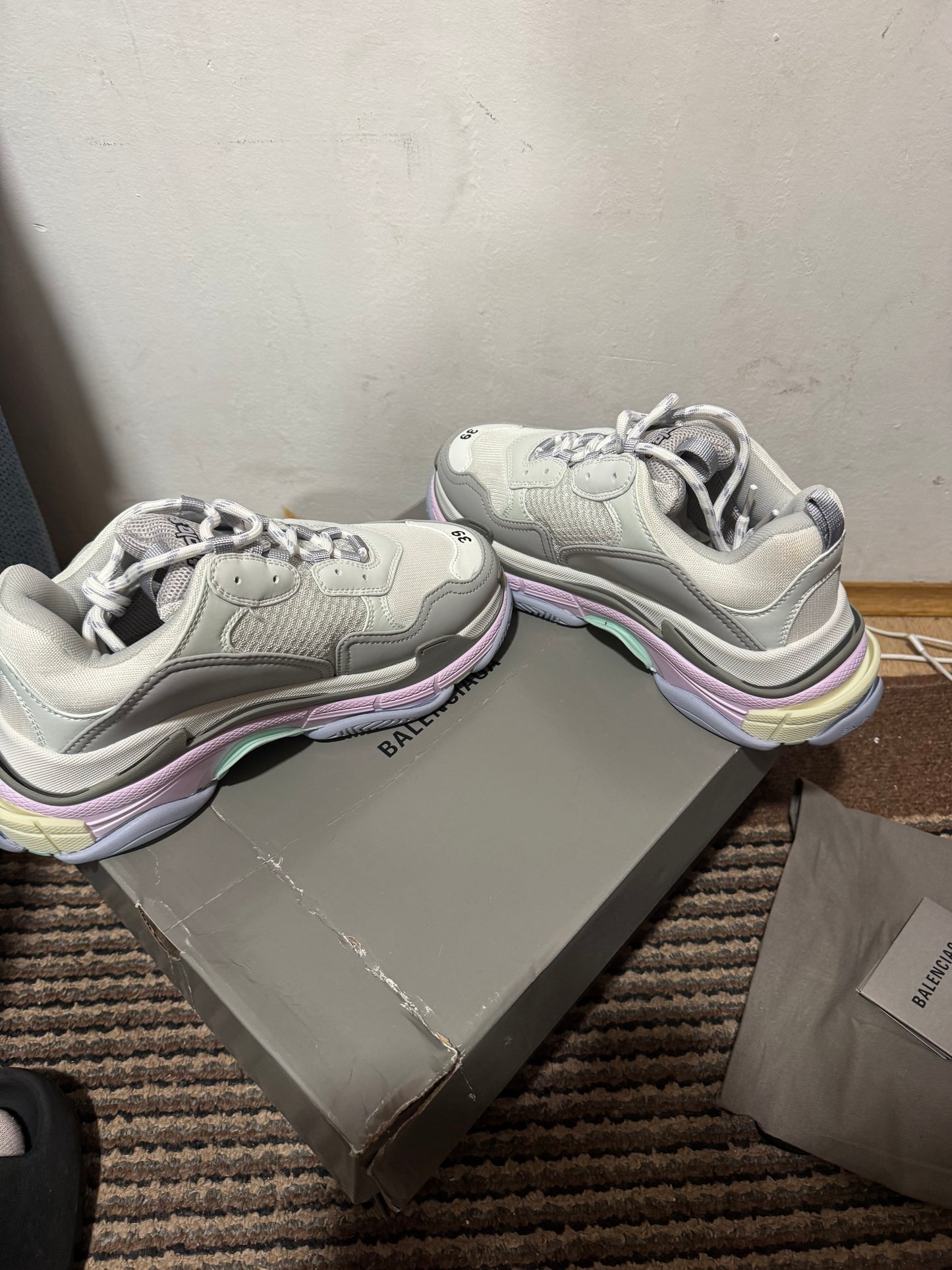 Balenciaga Triple S Broj 39(Odmah dostupno)