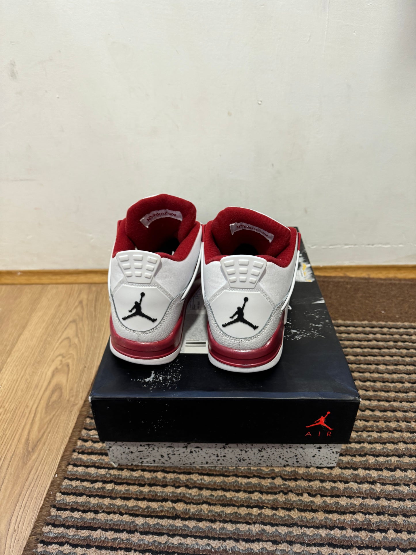 Jordan 4 Alternate Broj 39 (Odmah dostupne)