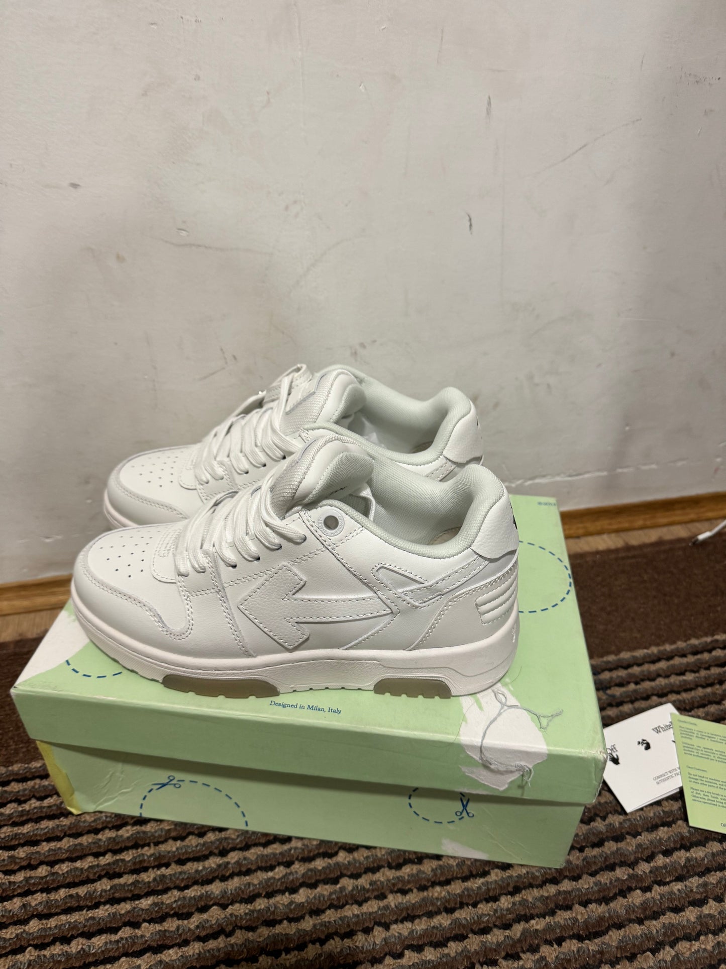 Off White Out of Office Broj 47(Odmah dostupno)