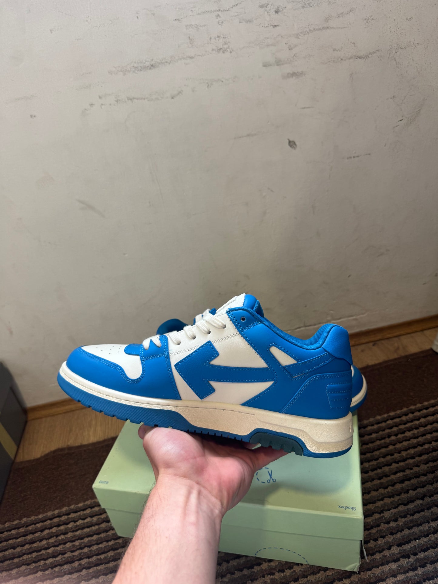 Off White Out of Office Broj 46(Odmah dostupno)