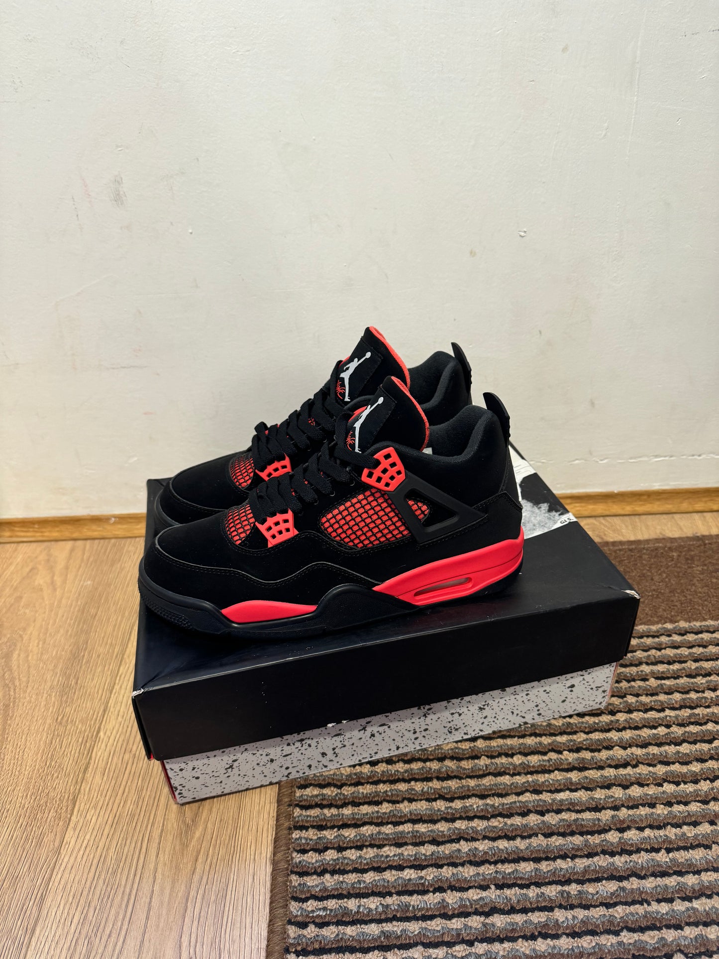 Jordan 4 Red Thubder Broj 41 (Odmah dostupno)