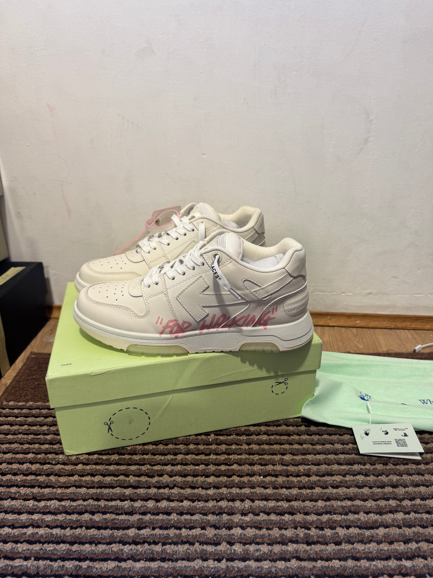 Off White Out of Office Broj 43(Odmah dostupno)