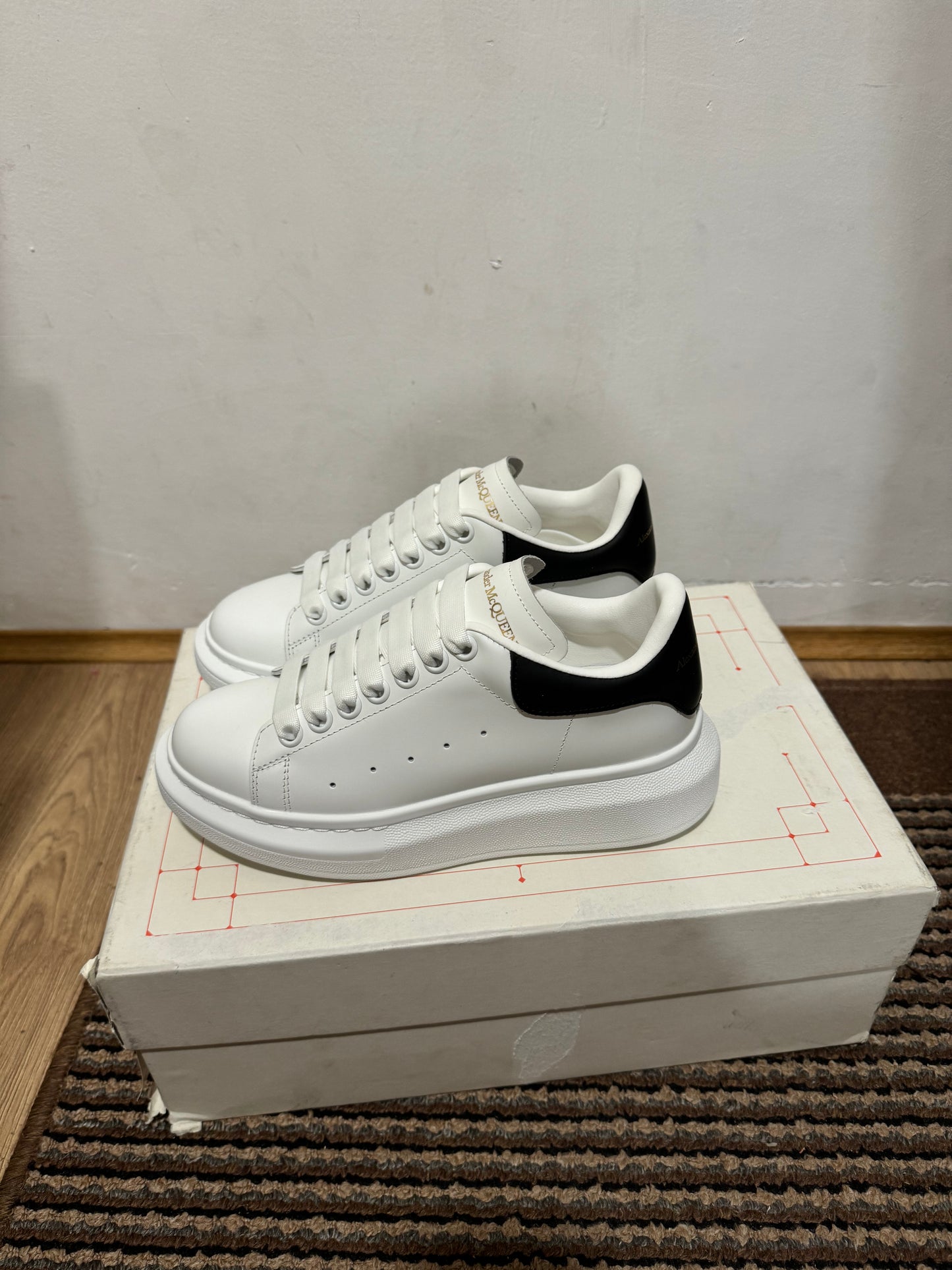 Alexander McQueen Broj 39(Odmah Dostupno)