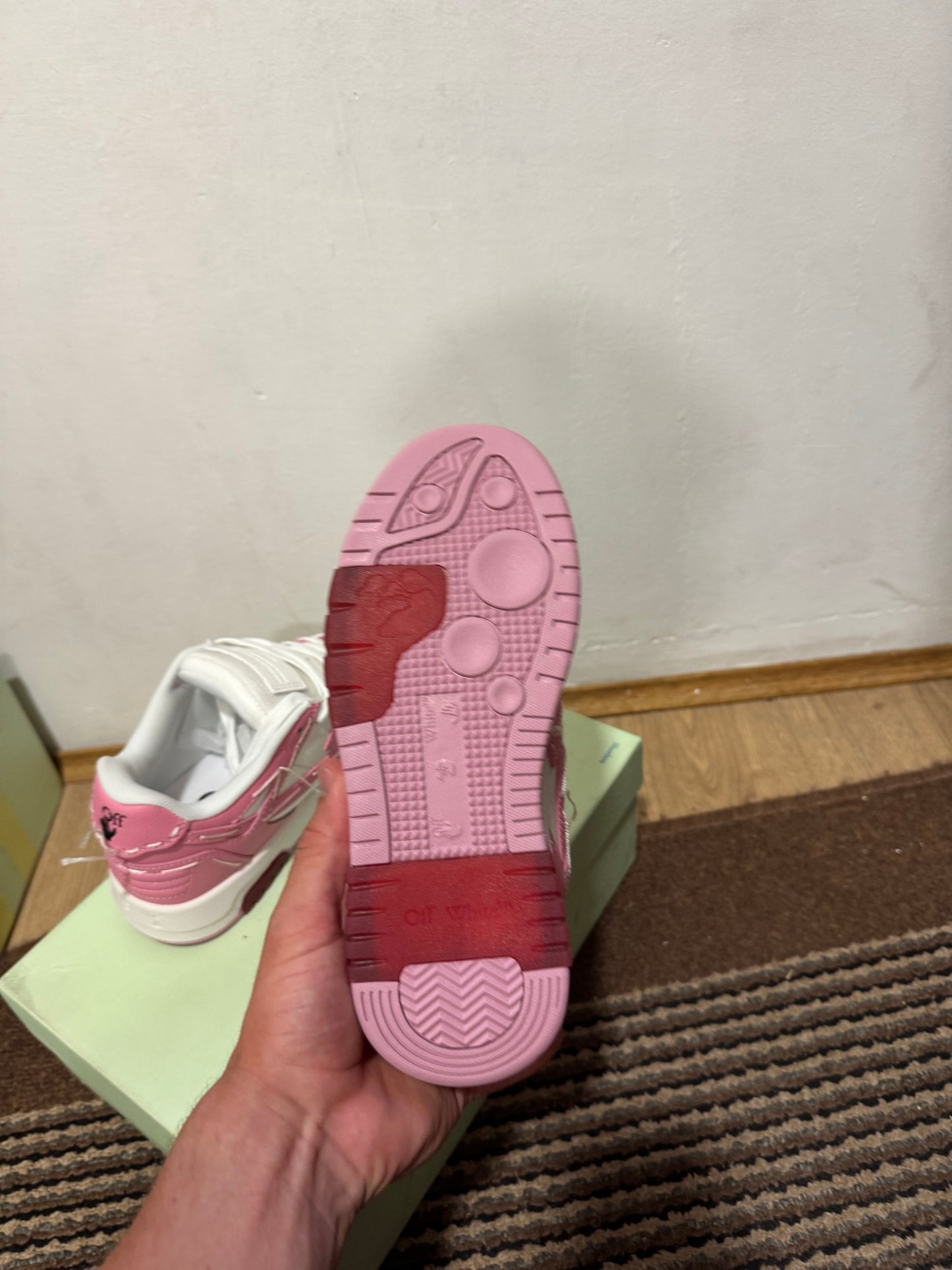 Off White Out of Office Broj 37(Odmah dostupno)