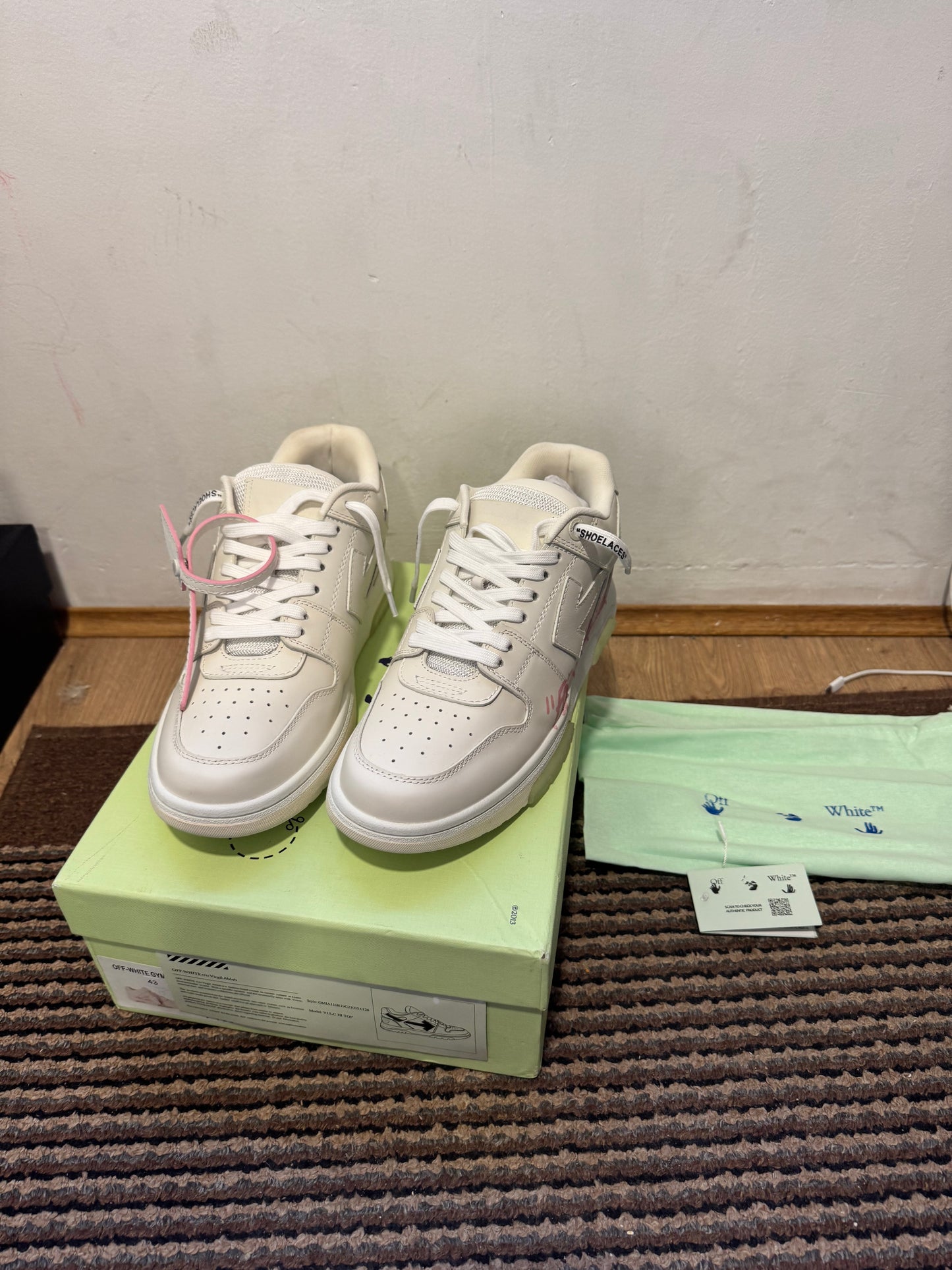 Off White Out of Office Broj 43(Odmah dostupno)