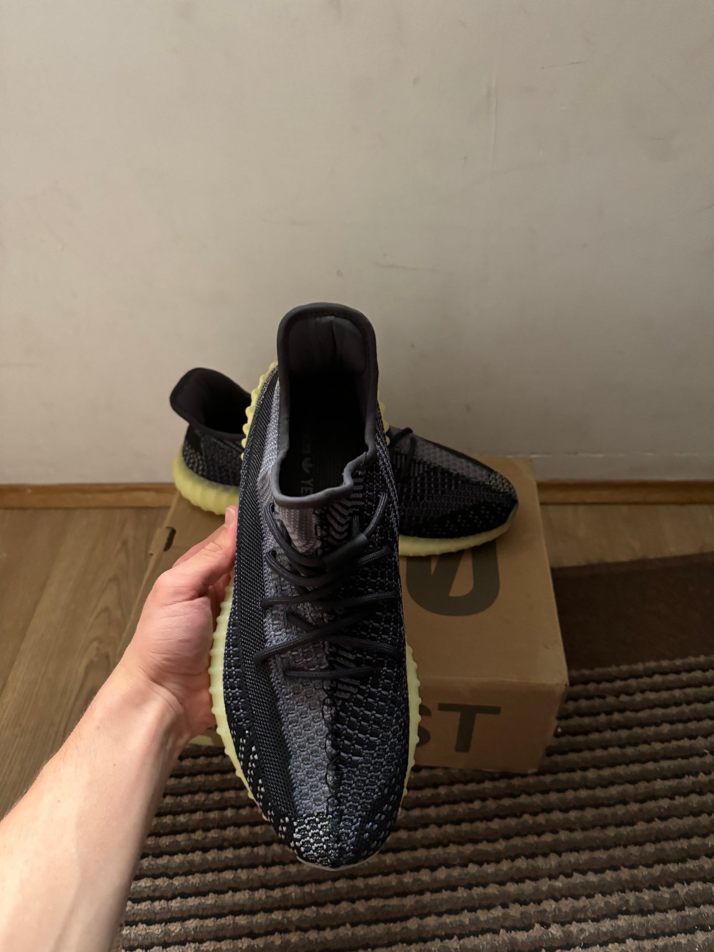 Yeezy 350 Carbon Broj 45 (Odmah dostupno)