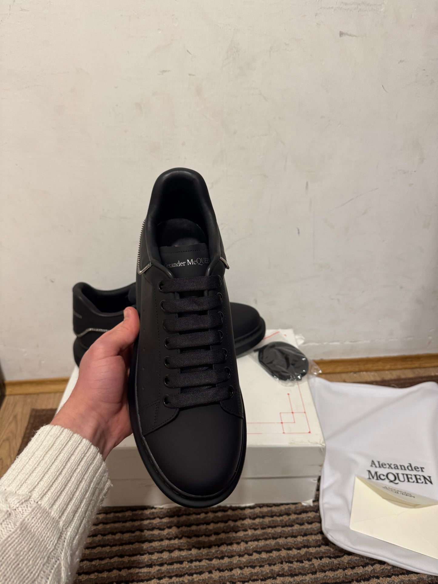 Alexander McQueen Broj 46(Odmah Dostupno)