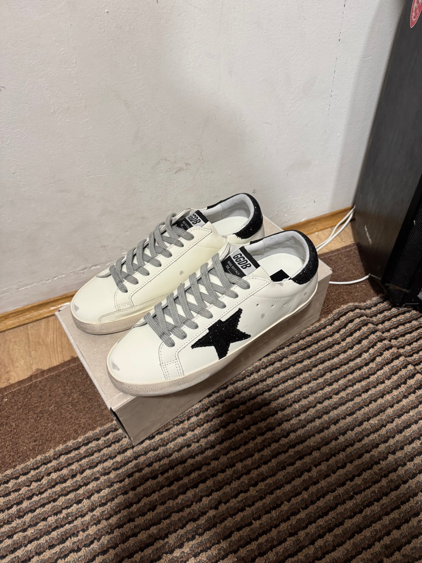 Golden goose 37,41(Odmah dostupne)