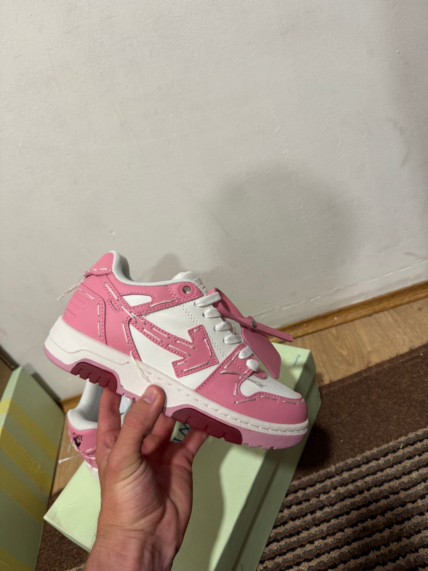 Off White Out of Office Broj 37(Odmah dostupno)