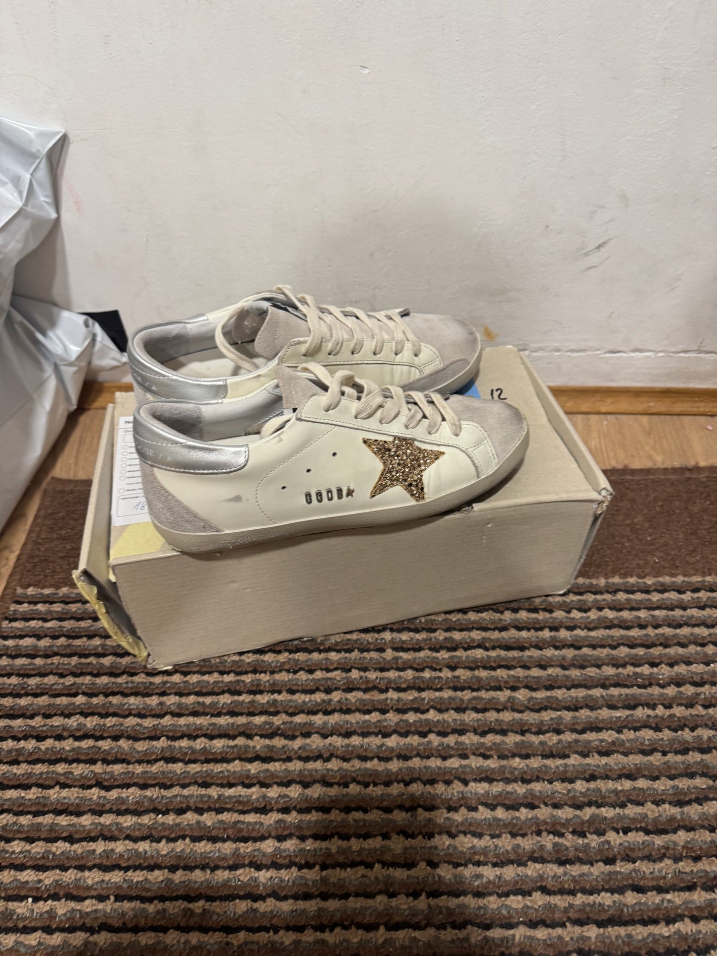 Golden Goose Broj 40(Odmah dostupno) (KORISTENE SVE VIDLJVINO NA SLICI!)