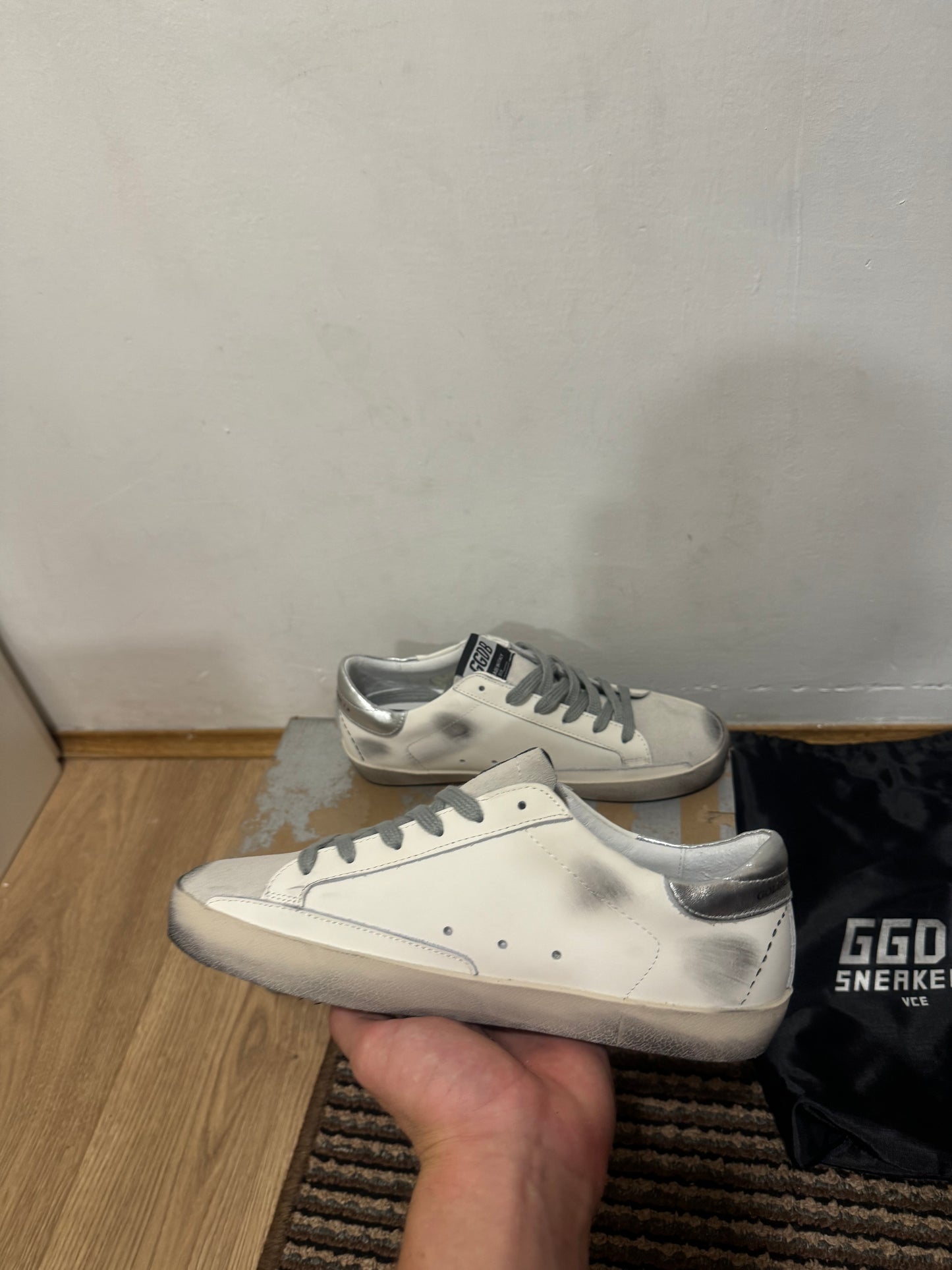 Golden Goose Broj 40 (Odmah dostupno)