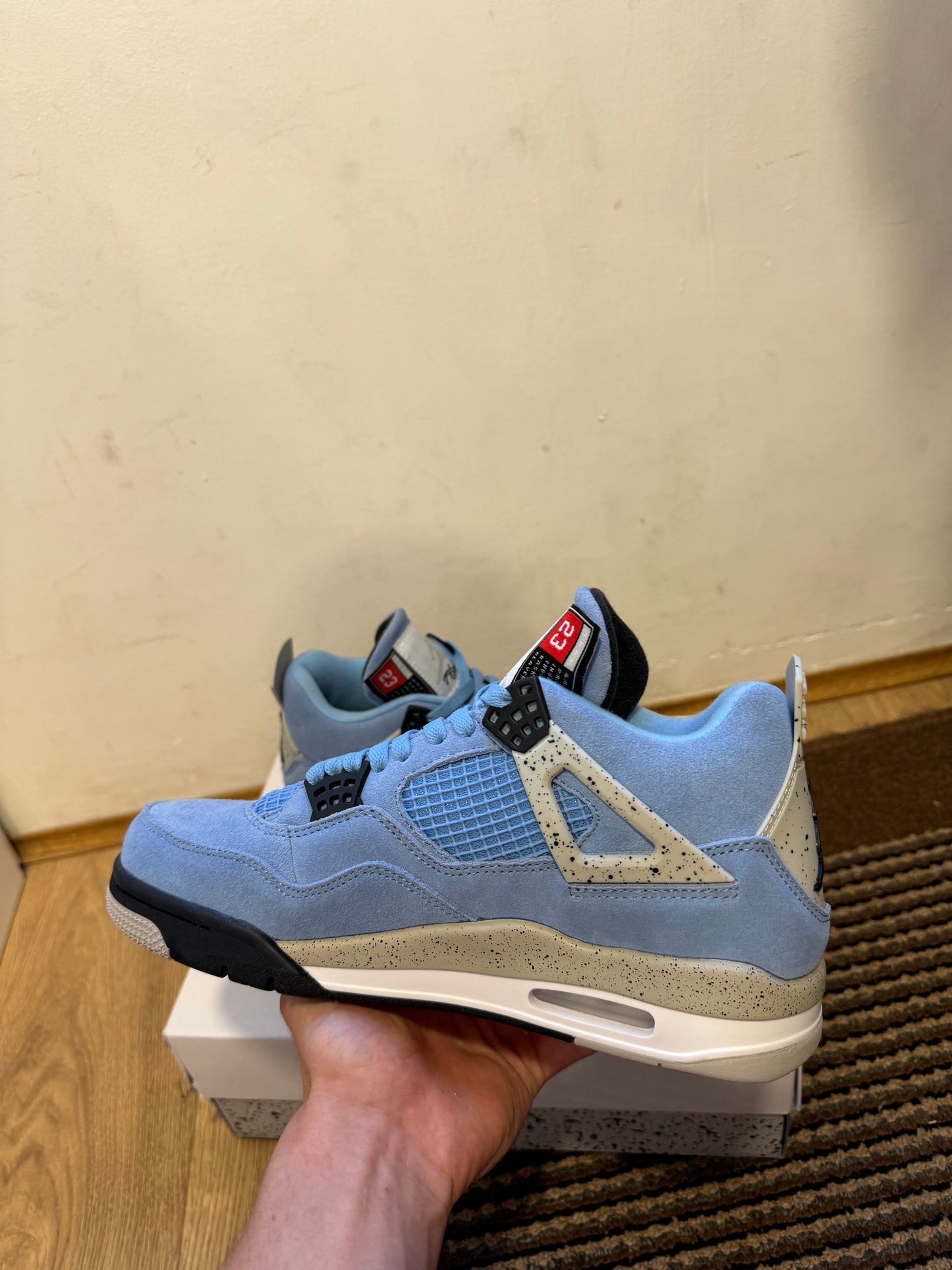 Jordan 4 University Blue Broj 44(Odmah dostupno)