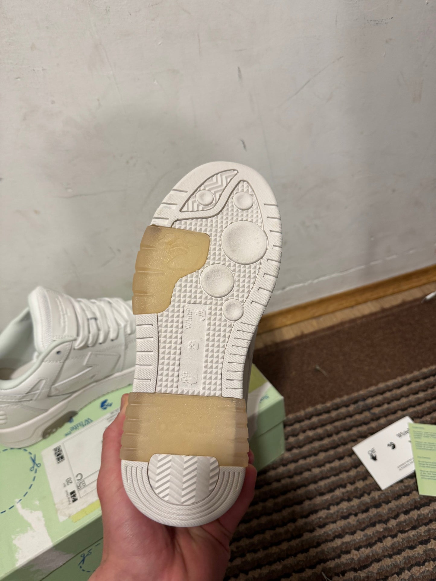 Off White Out of Office Broj 47(Odmah dostupno)