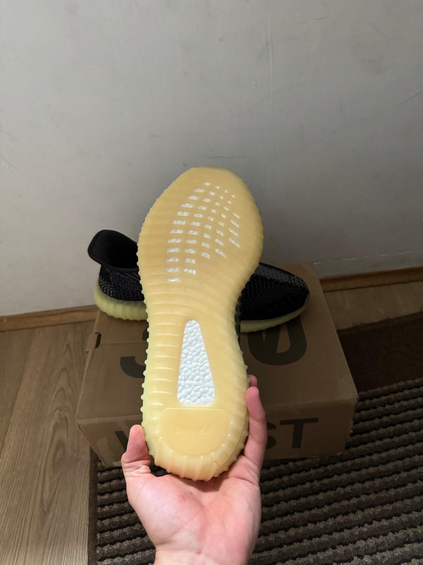 Yeezy 350 Carbon Broj 45 (Odmah dostupno)