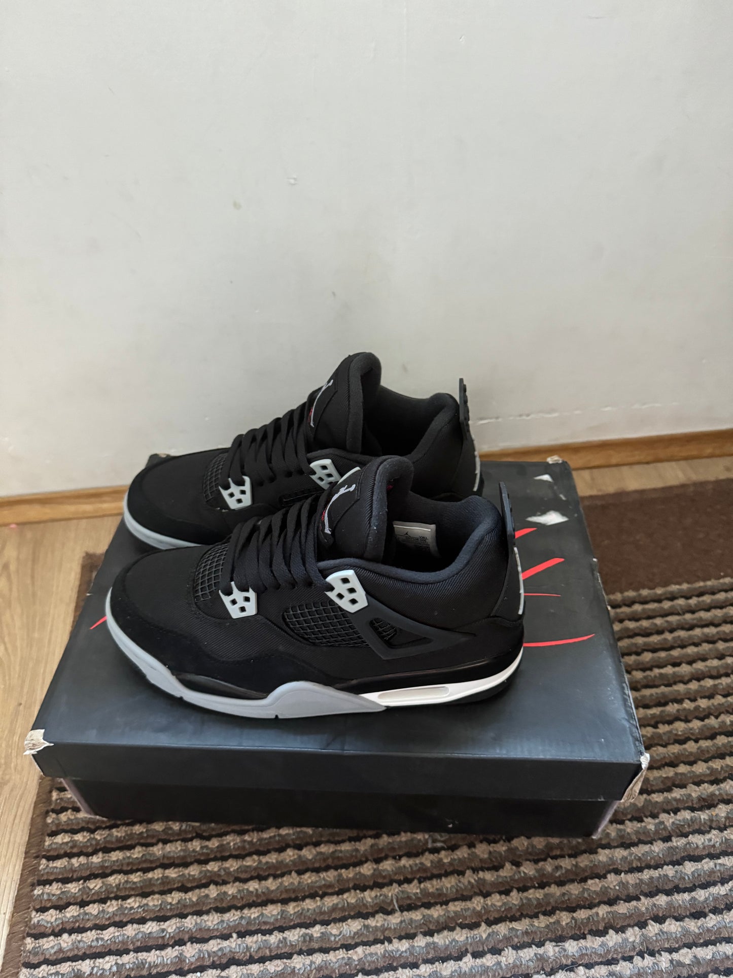 Jordan 4 Black Canvas Broj 37.5 (Odmah dostupno)