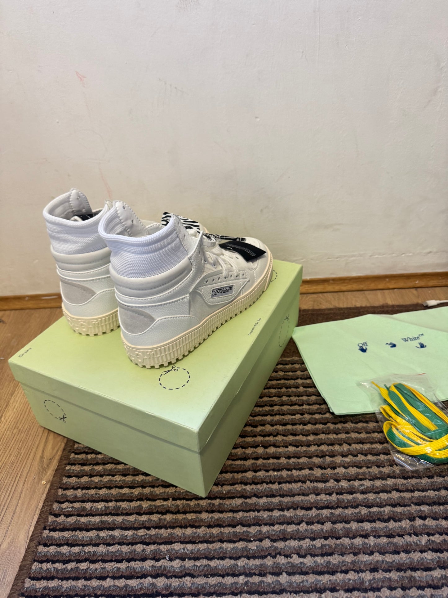 Off White Court Broj 39,46(Odmah dostupno)