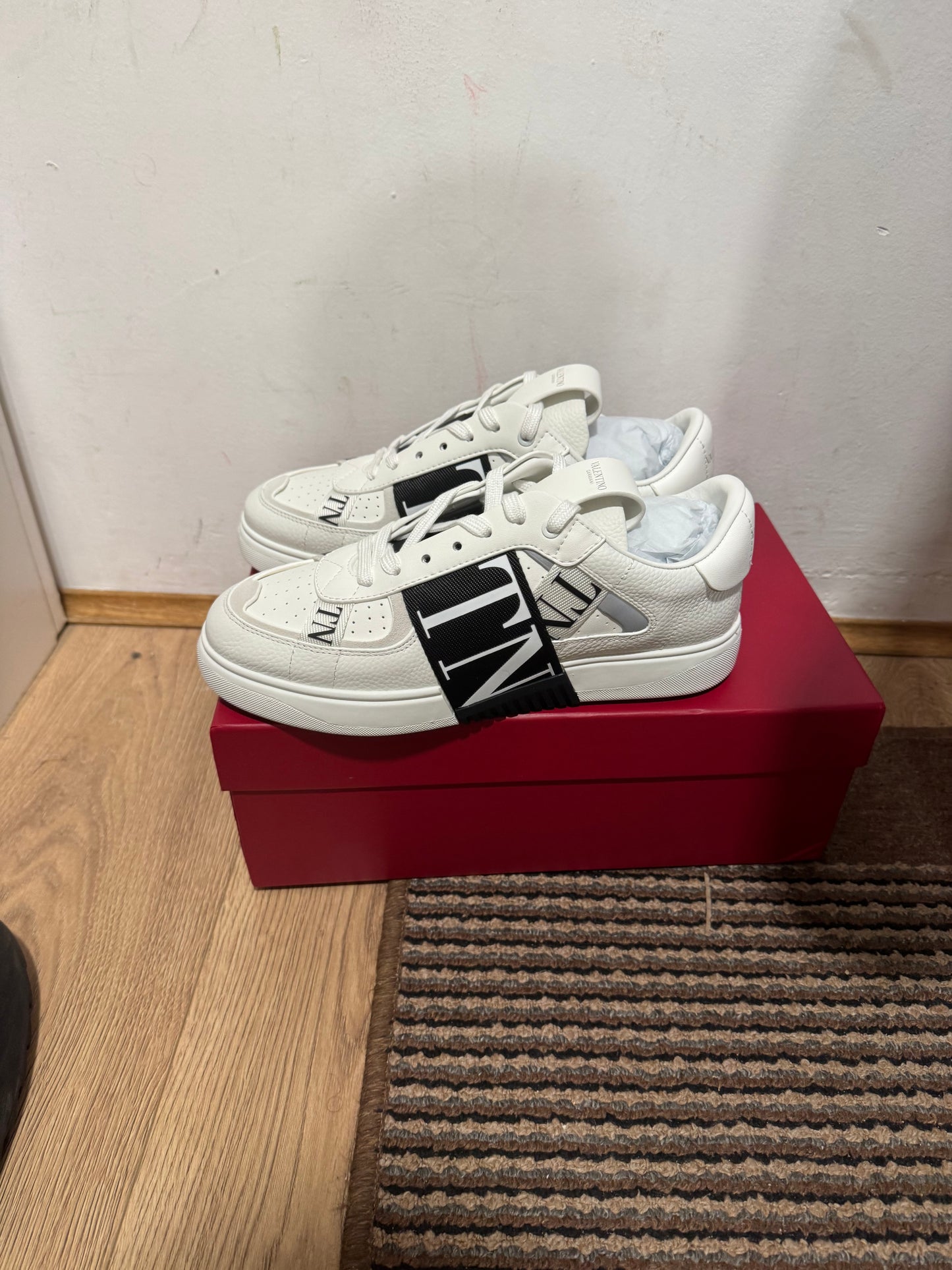 Valentino Broj 42(Odmah dostupno)
