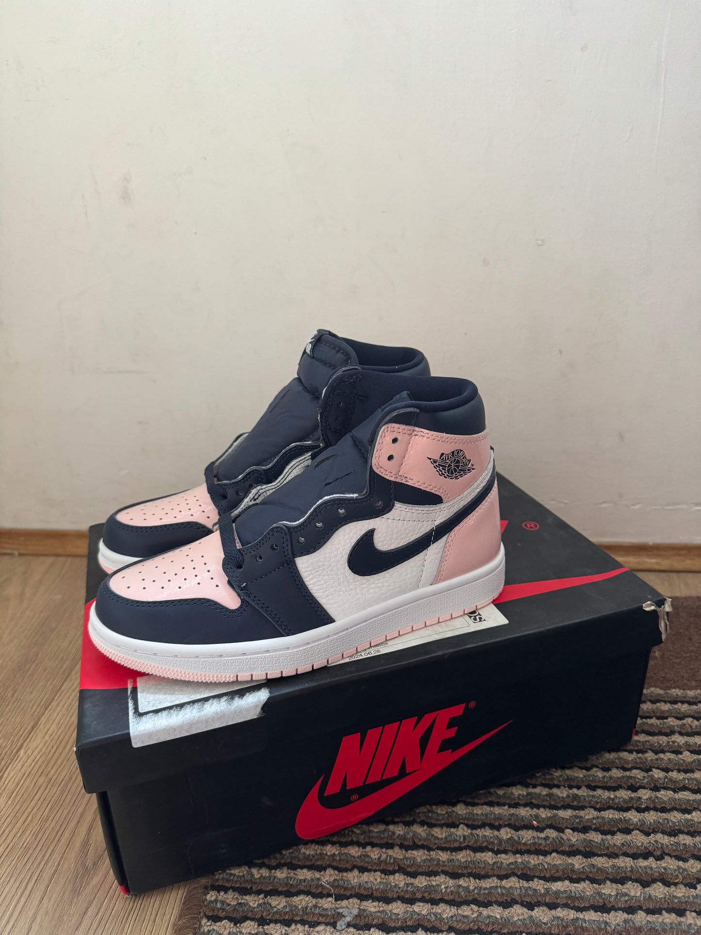 Jordan 1 Atmosphere Broj 37.5 (Odmah dostupno)