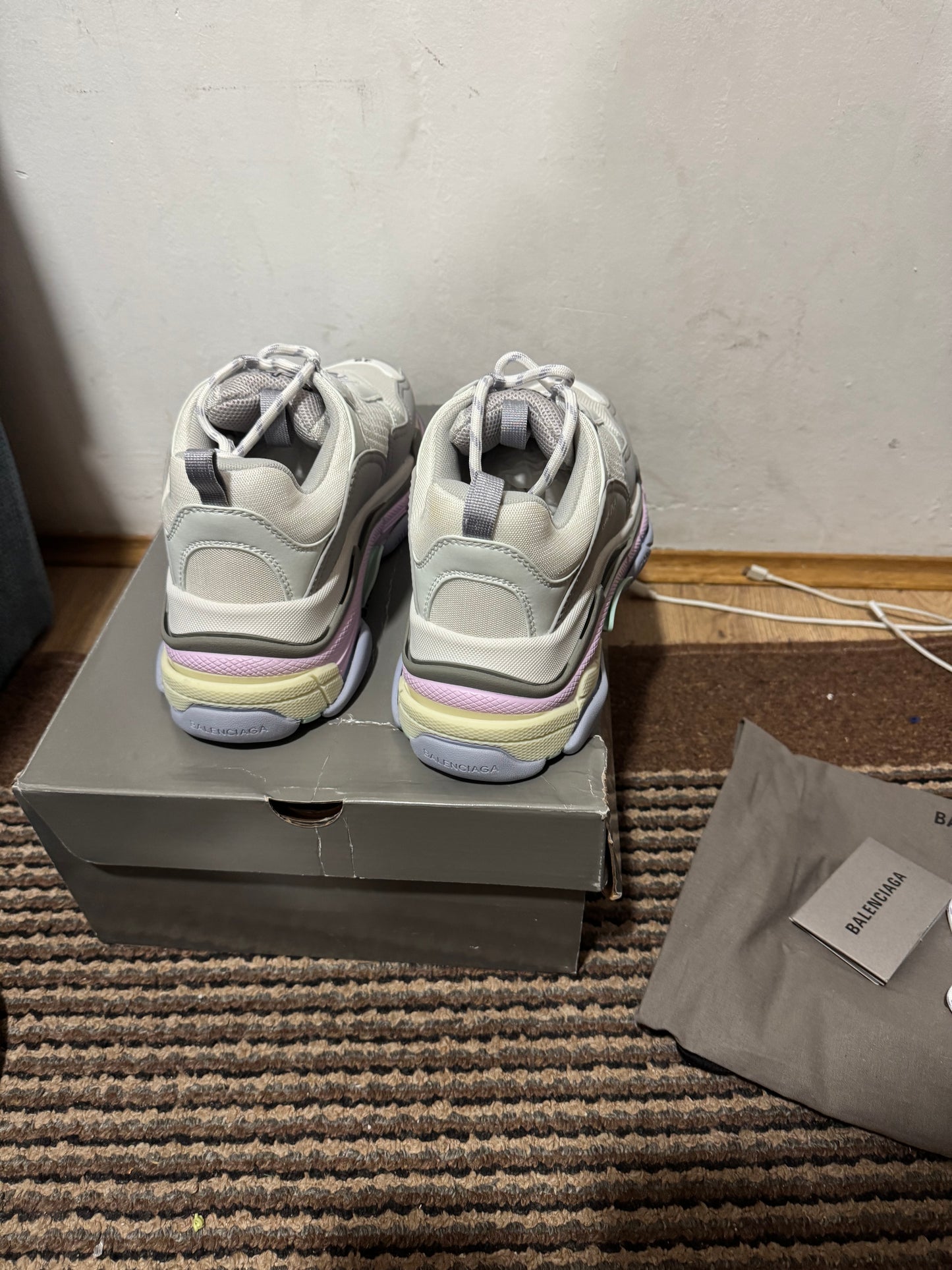 Balenciaga Triple S Broj 39(Odmah dostupno)
