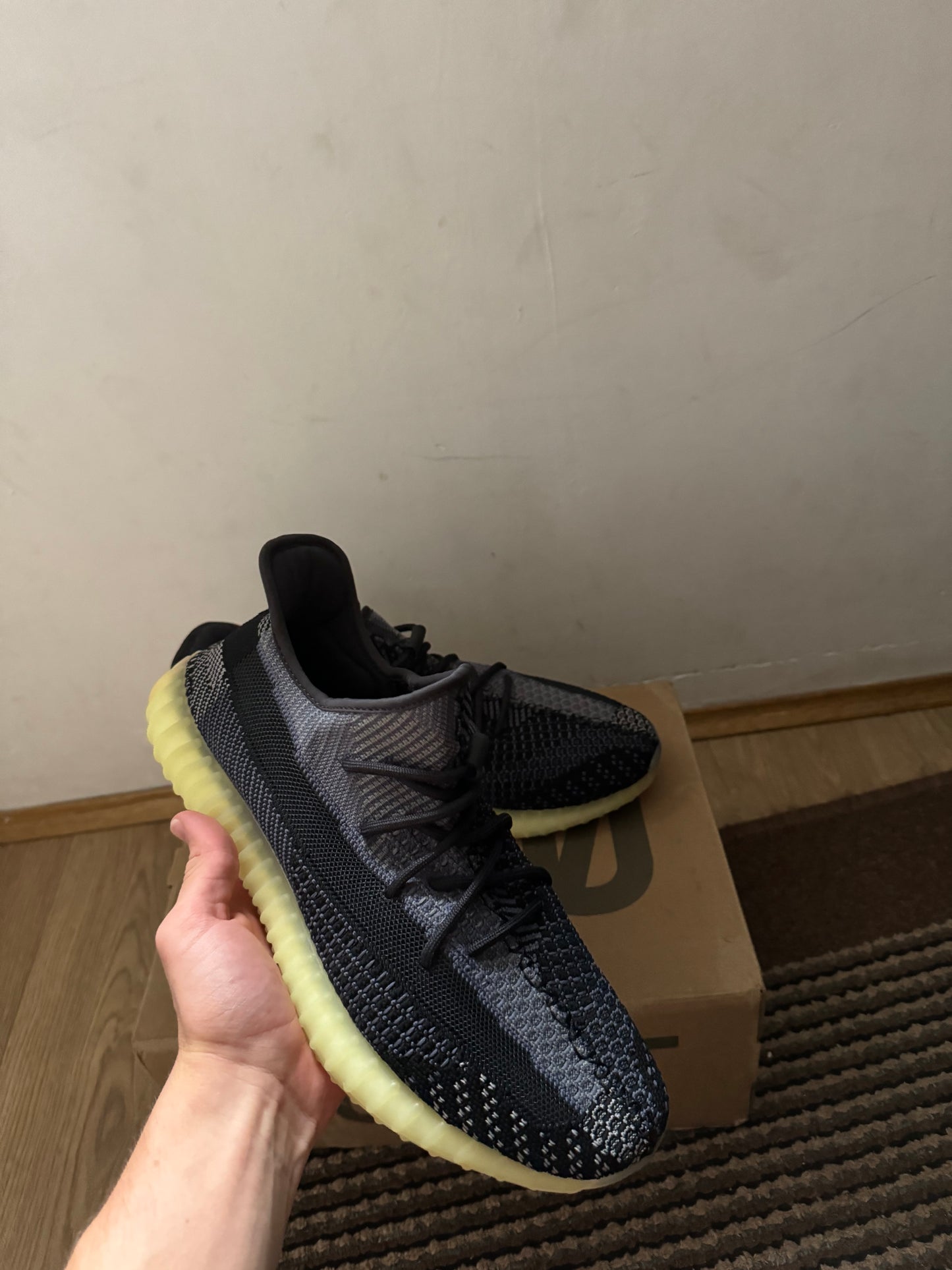 Yeezy 350 Carbon Broj 45 (Odmah dostupno)