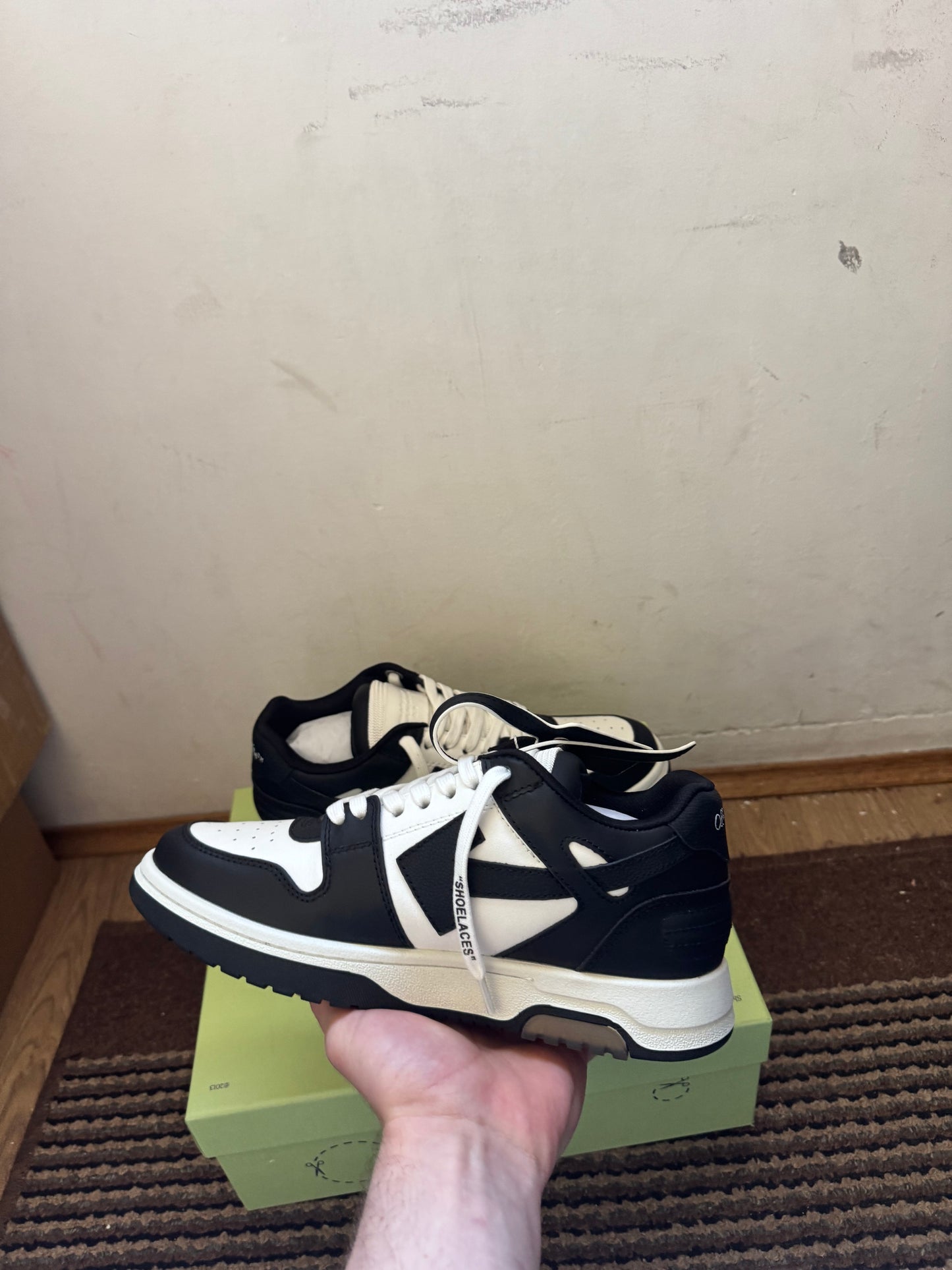 Off White Out of Office Broj 42(Odmah dostupno)