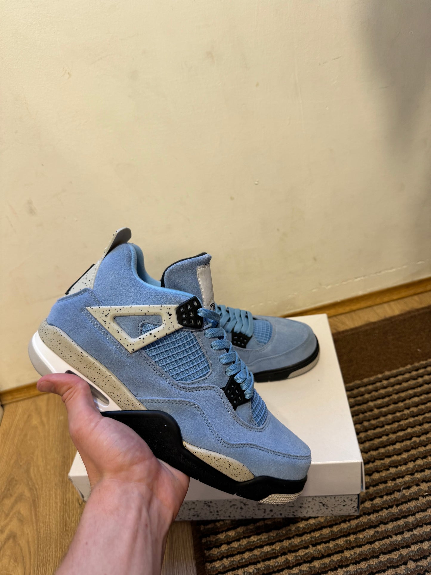 Jordan 4 University Blue Broj 44(Odmah dostupno)