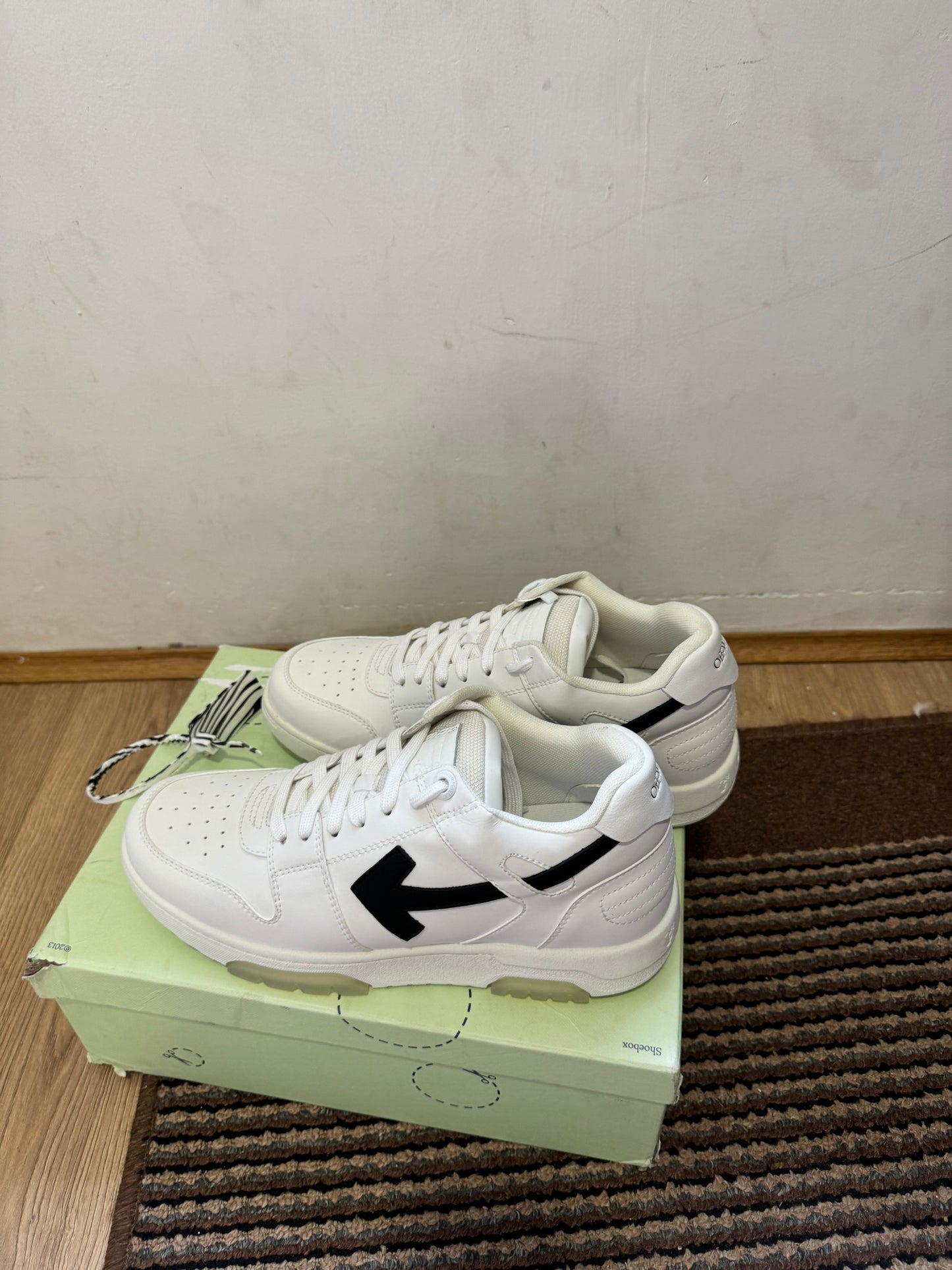 Off White Out of Office Broj 46(Odmah dostupno)