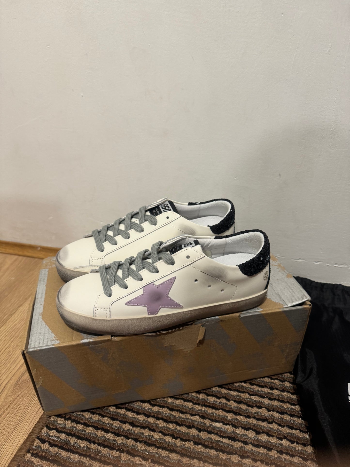 Golden Goose Broj 37 (Odmah dostupno)