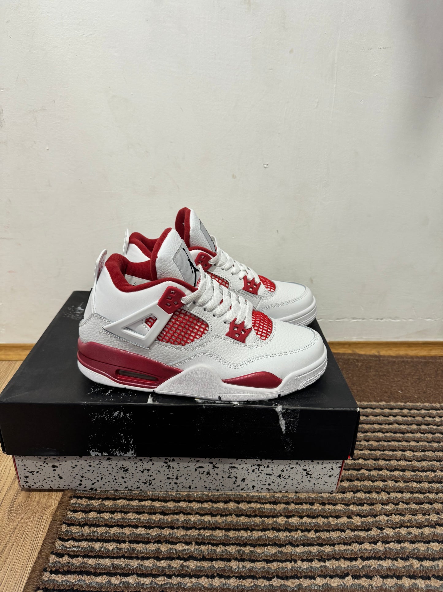 Jordan 4 Alternate Broj 39 (Odmah dostupne)