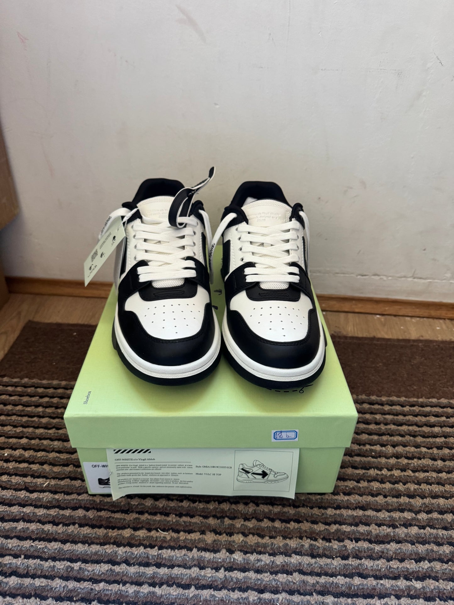 Off White Out of Office Broj 42(Odmah dostupno)