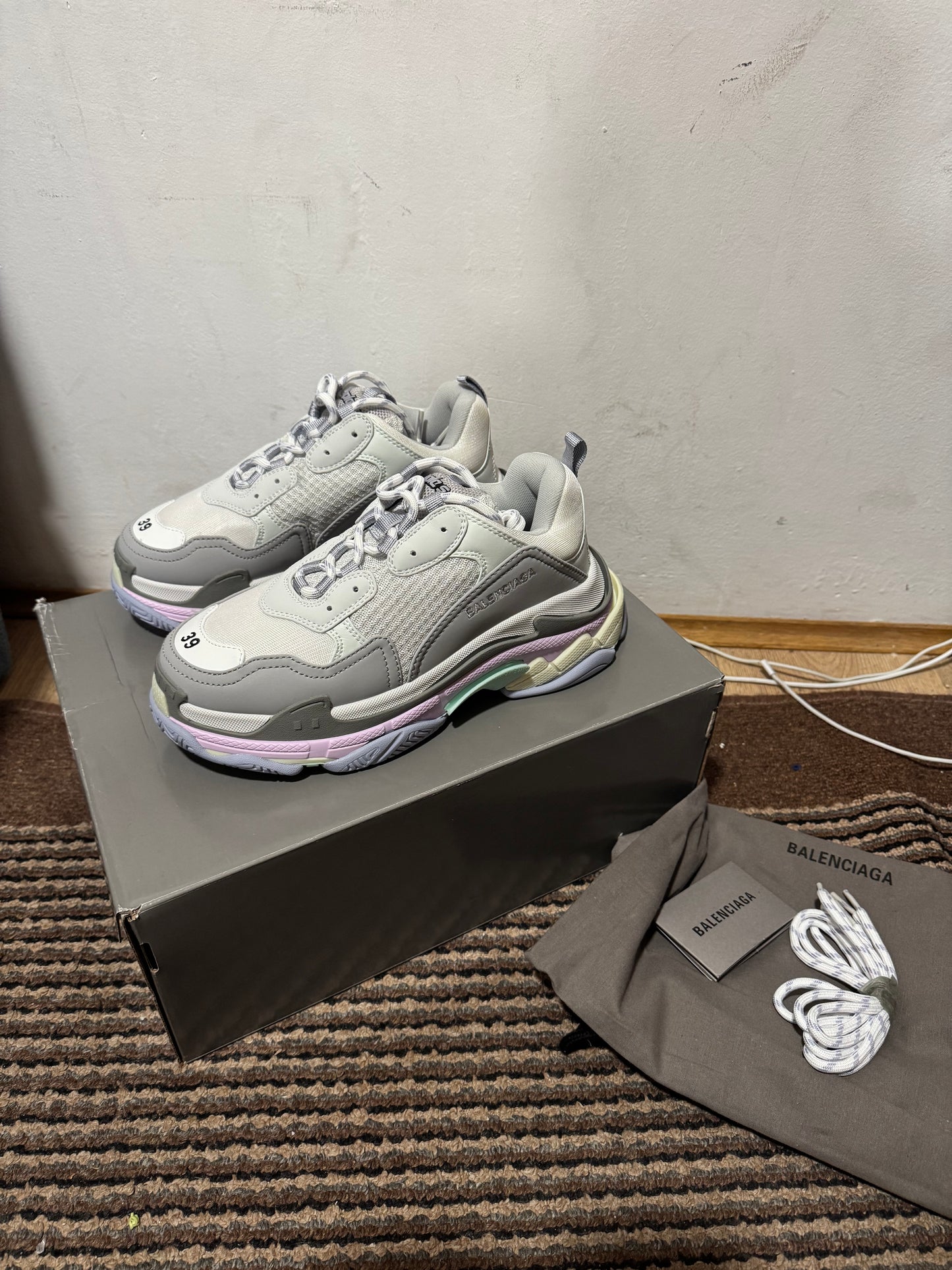 Balenciaga Triple S Broj 39(Odmah dostupno)
