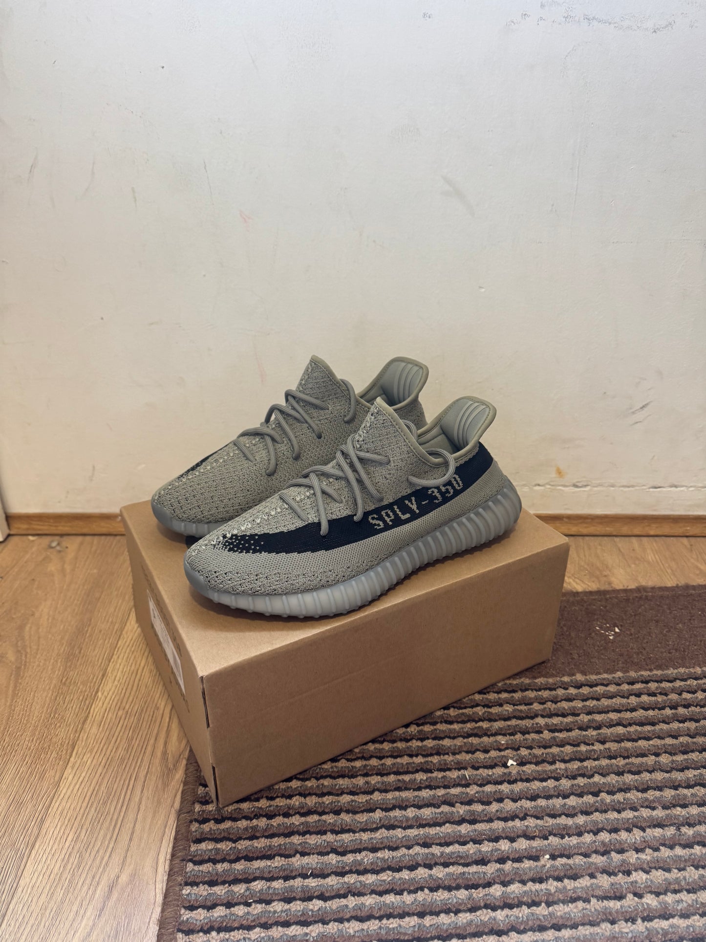 Yeezy Granit Broj 43(Odmah dostupno)