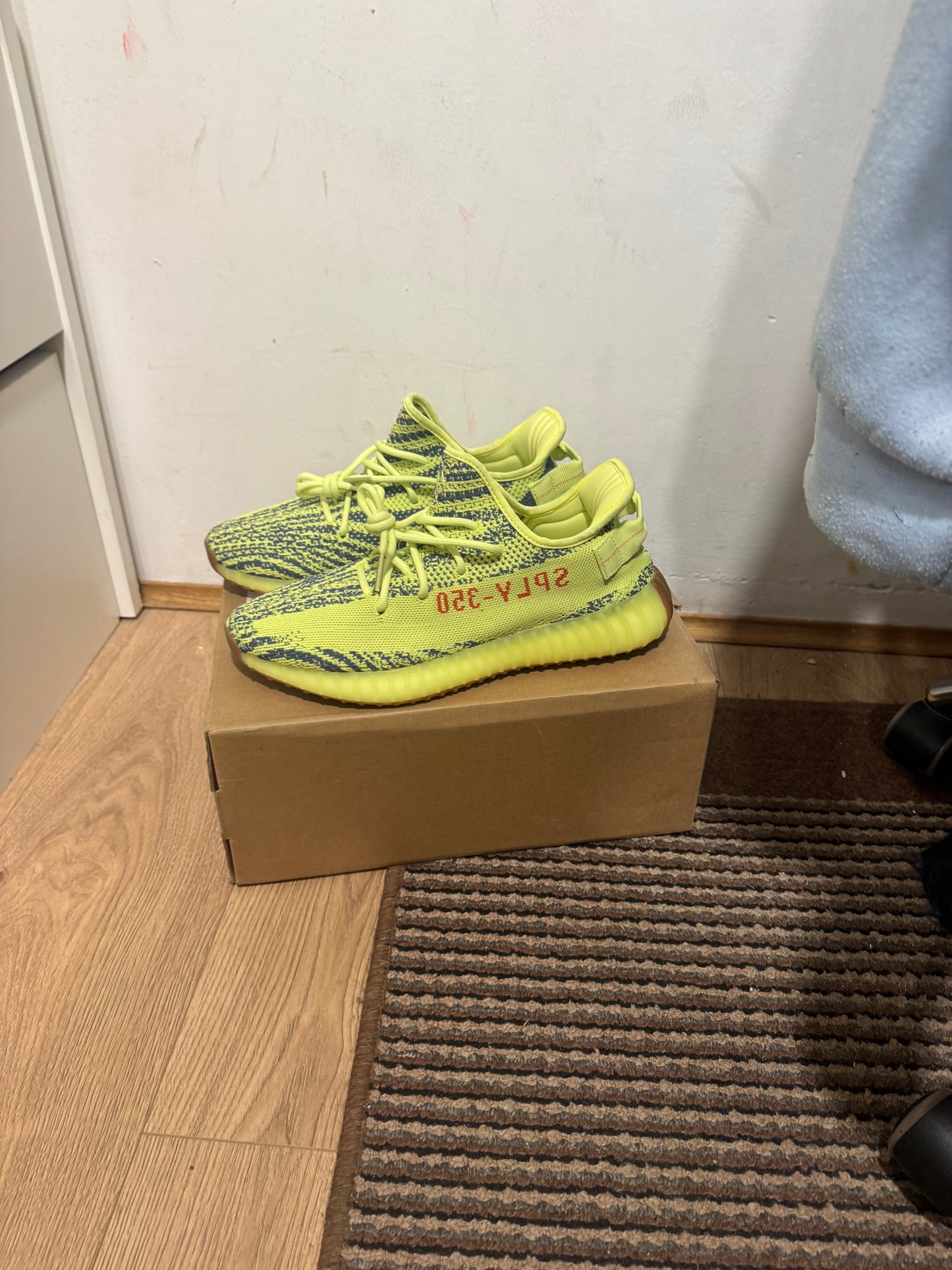 Yeezy 350 Semi Frozen Yellow Broj 45(Odmah dostupno)