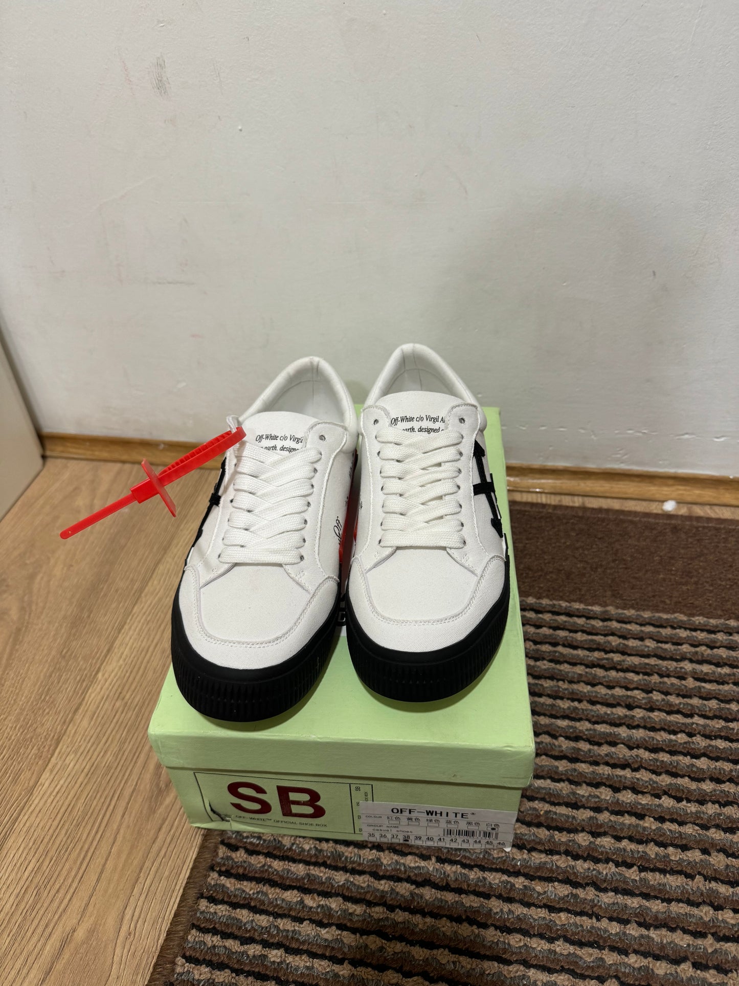 Off White Court Low Broj 38(Odmah dostupno)