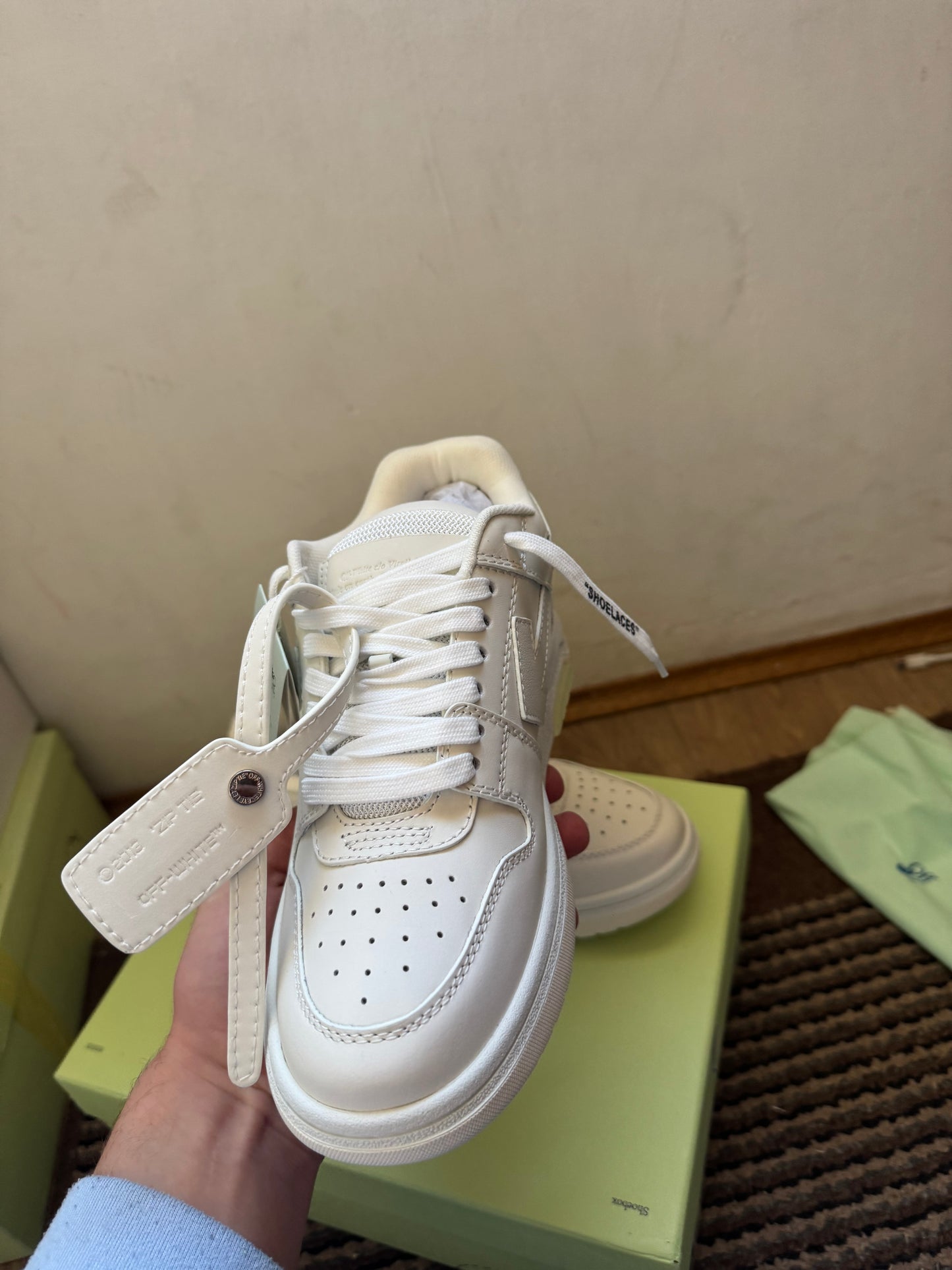 Off White Out of Office Broj 37(Odmah dostupno)