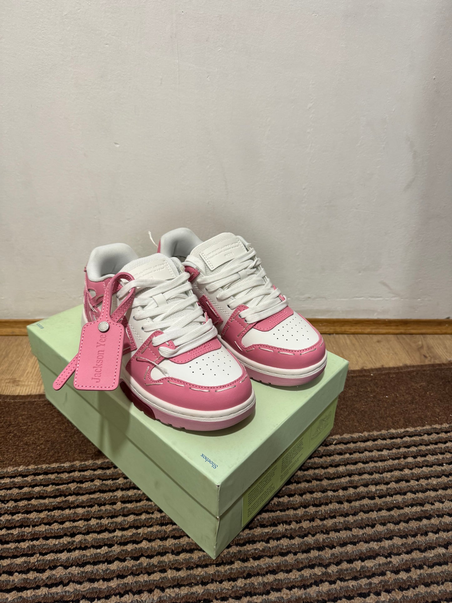 Off White Out of Office Broj 37(Odmah dostupno)