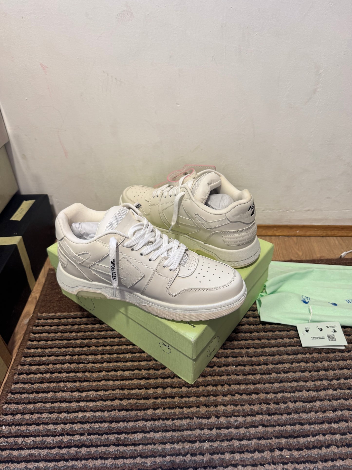 Off White Out of Office Broj 43(Odmah dostupno)