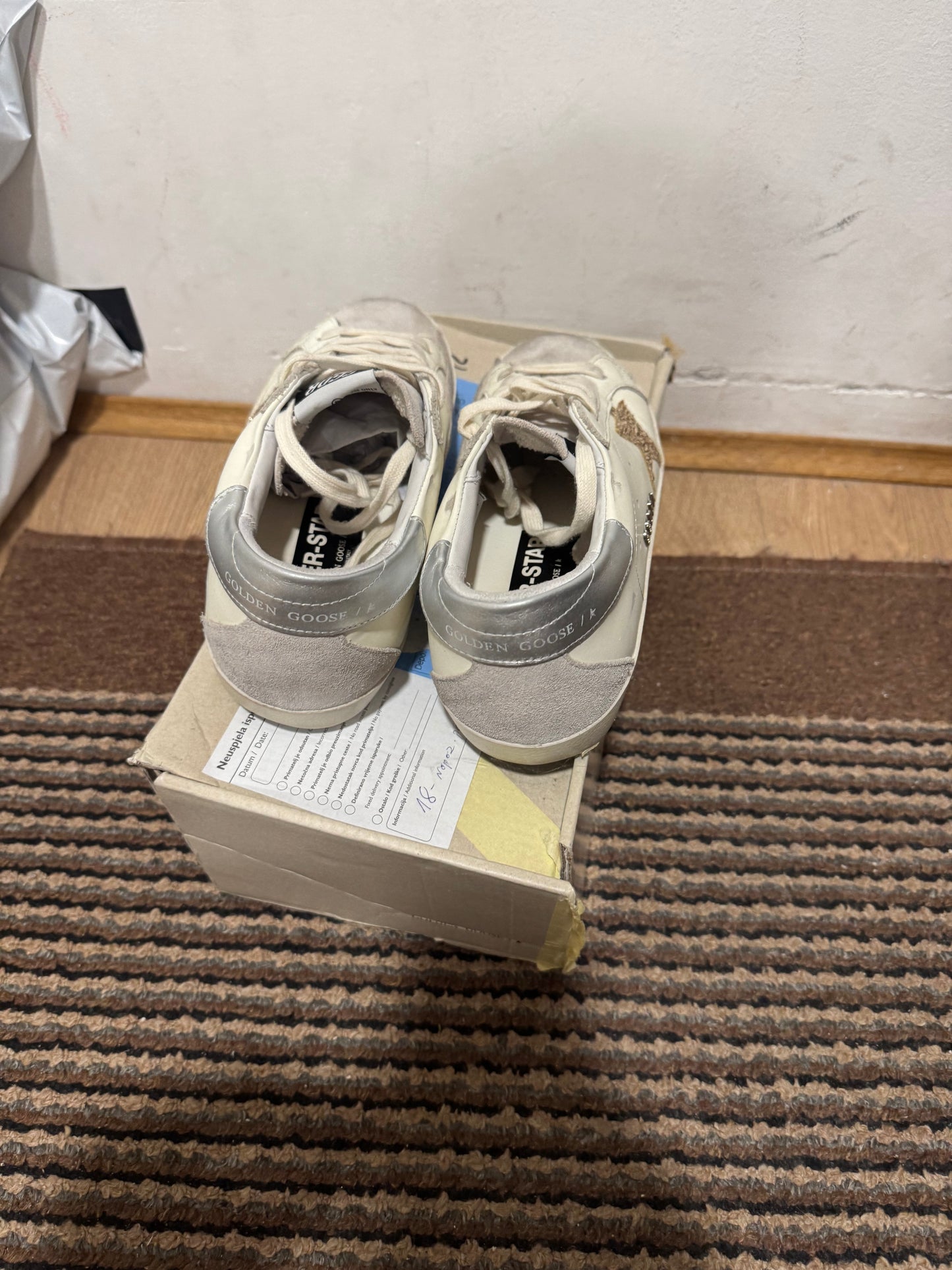Golden Goose Broj 40(Odmah dostupno) (KORISTENE SVE VIDLJVINO NA SLICI!)