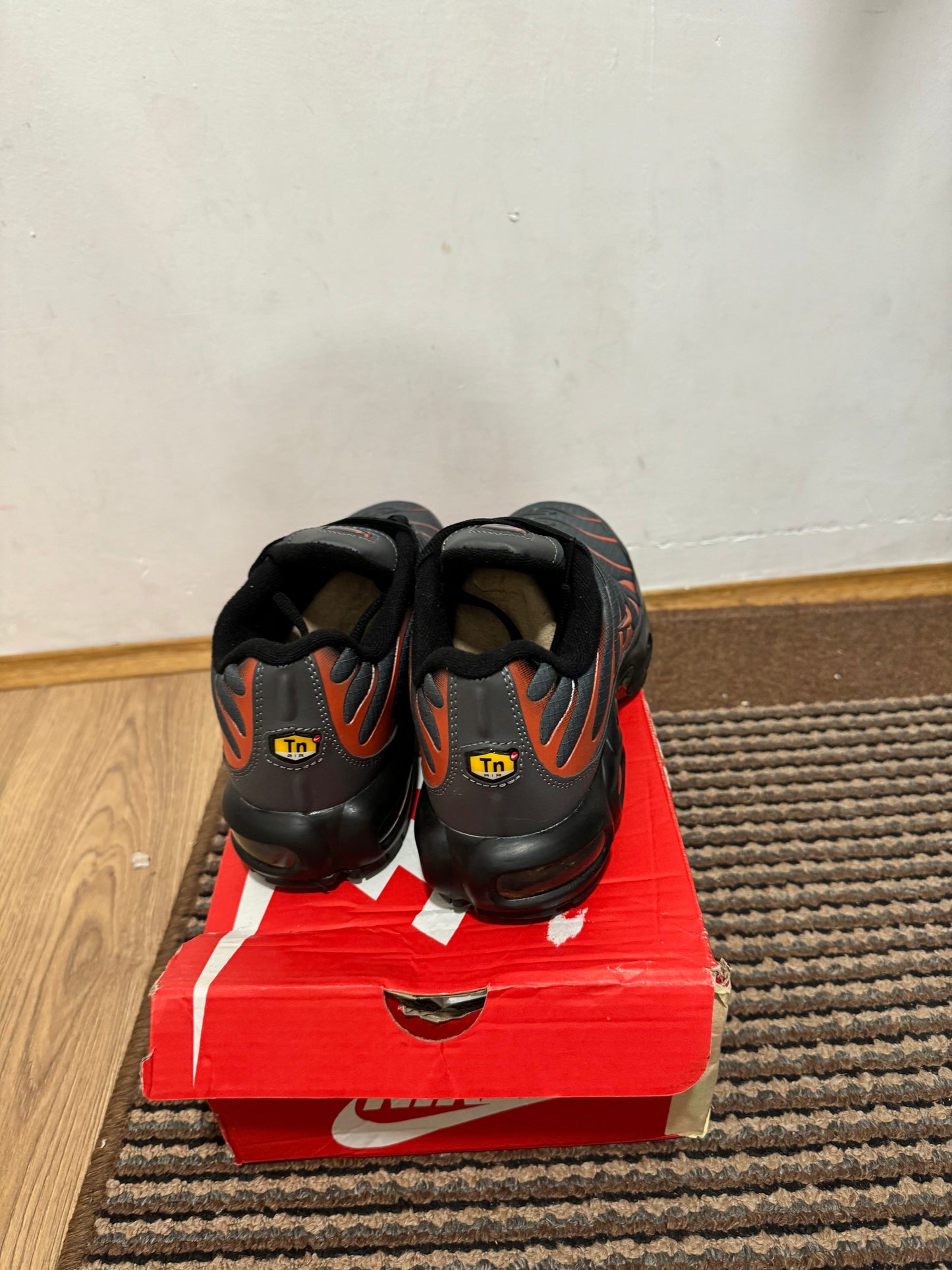 Nike Air max Plus Broj 41 (Odmah dostupno)