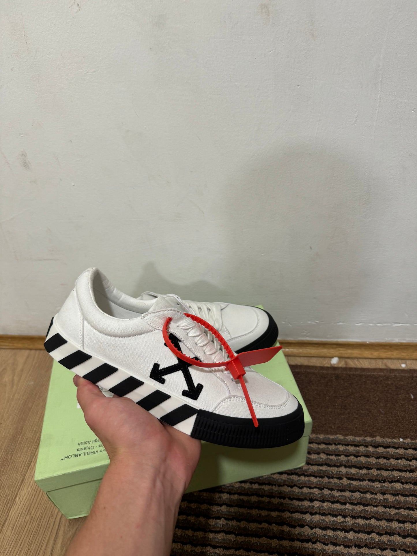 Off White Court Low Broj 38(Odmah dostupno)