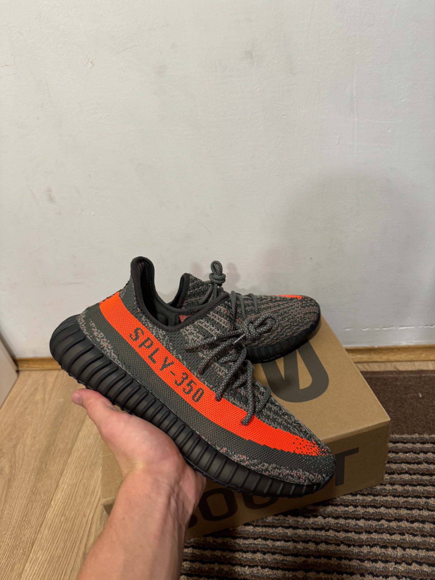 Yeezy 350 Carbon Beluga Broj 44(Odmah Dostupno)