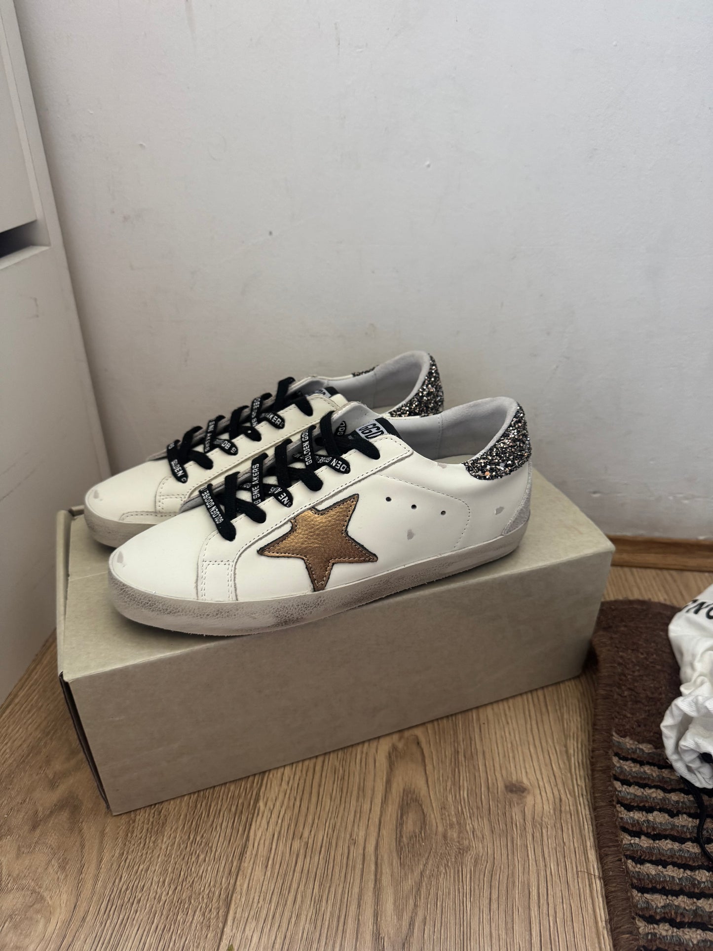 Golden Goose Broj 38(Odmah dostupno)