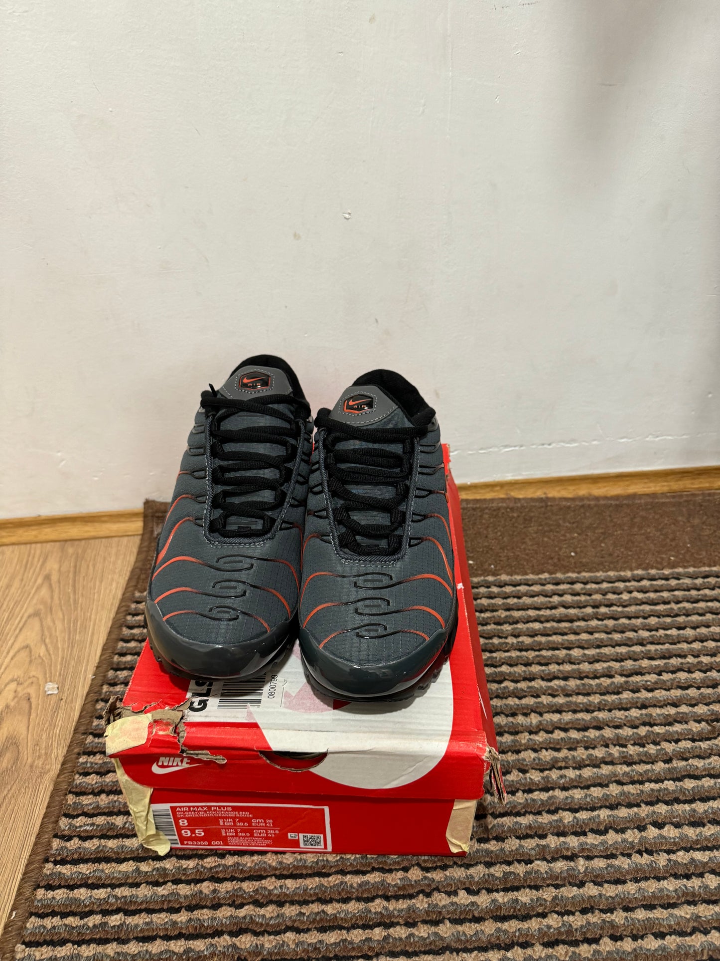 Nike Air max Plus Broj 41 (Odmah dostupno)