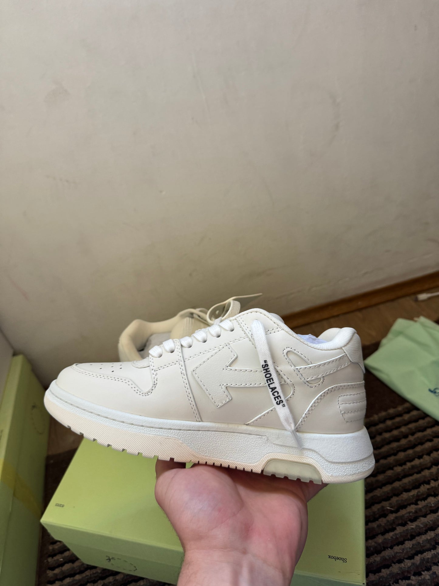 Off White Out of Office Broj 37(Odmah dostupno)