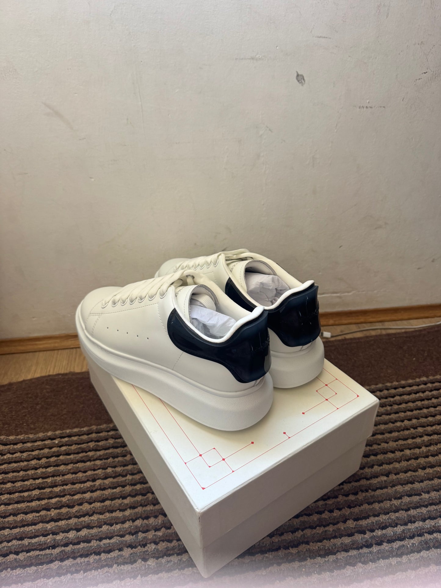 Alexander McQueen Broj 44(Odmah Dostupno)
