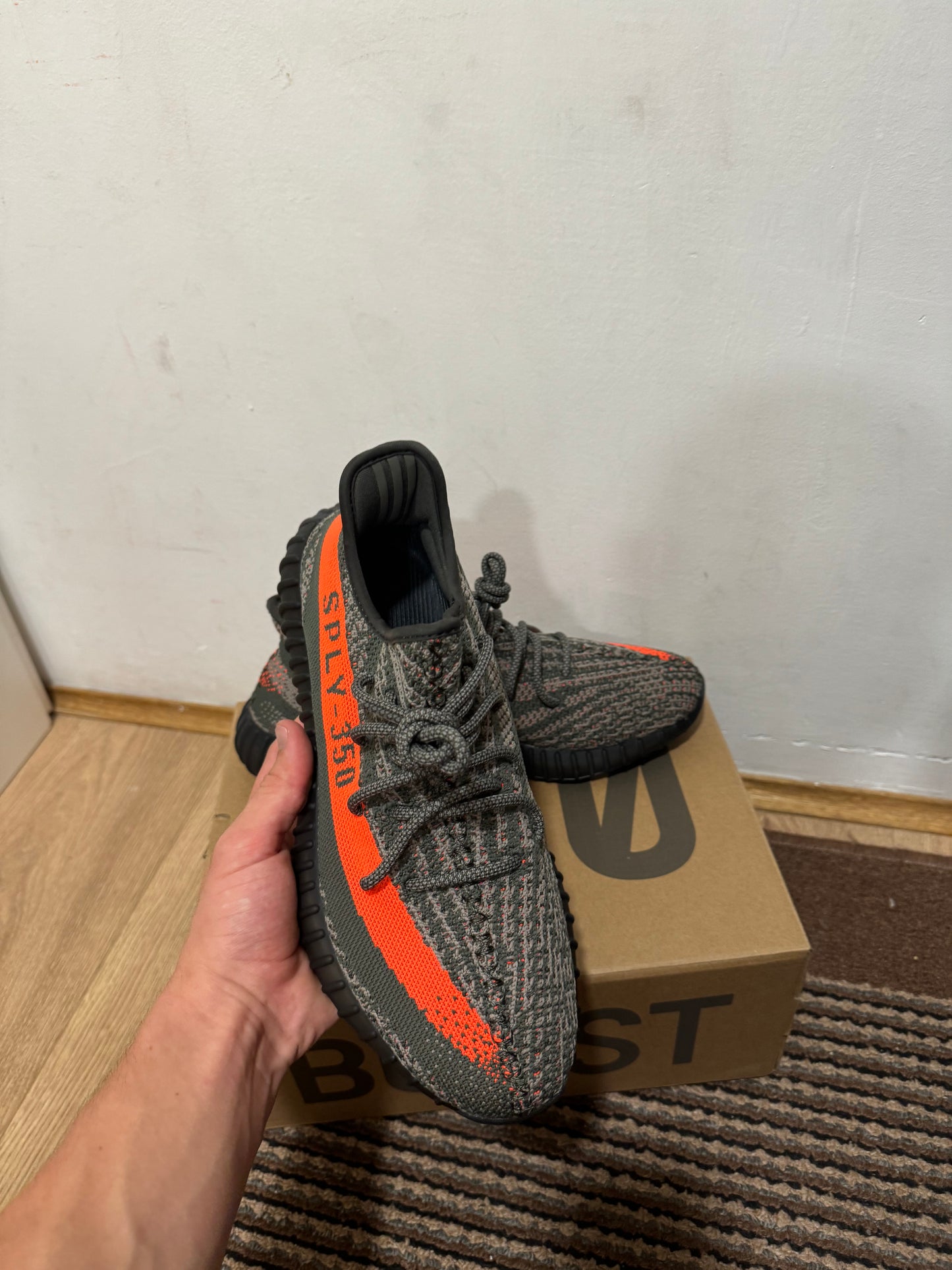 Yeezy 350 Carbon Beluga Broj 44(Odmah Dostupno)