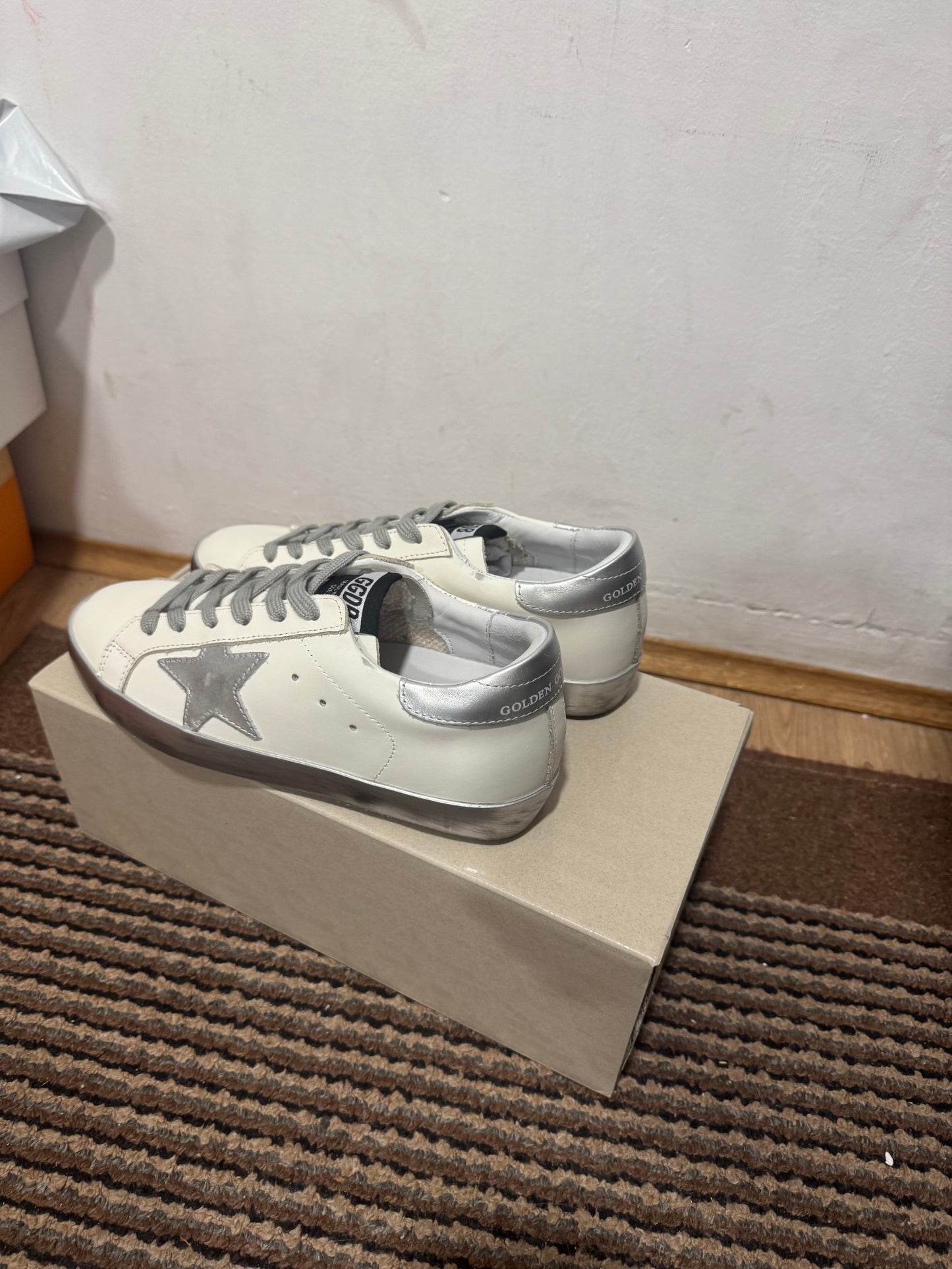 Golden Goose Broj 38(Odmah dostupno)